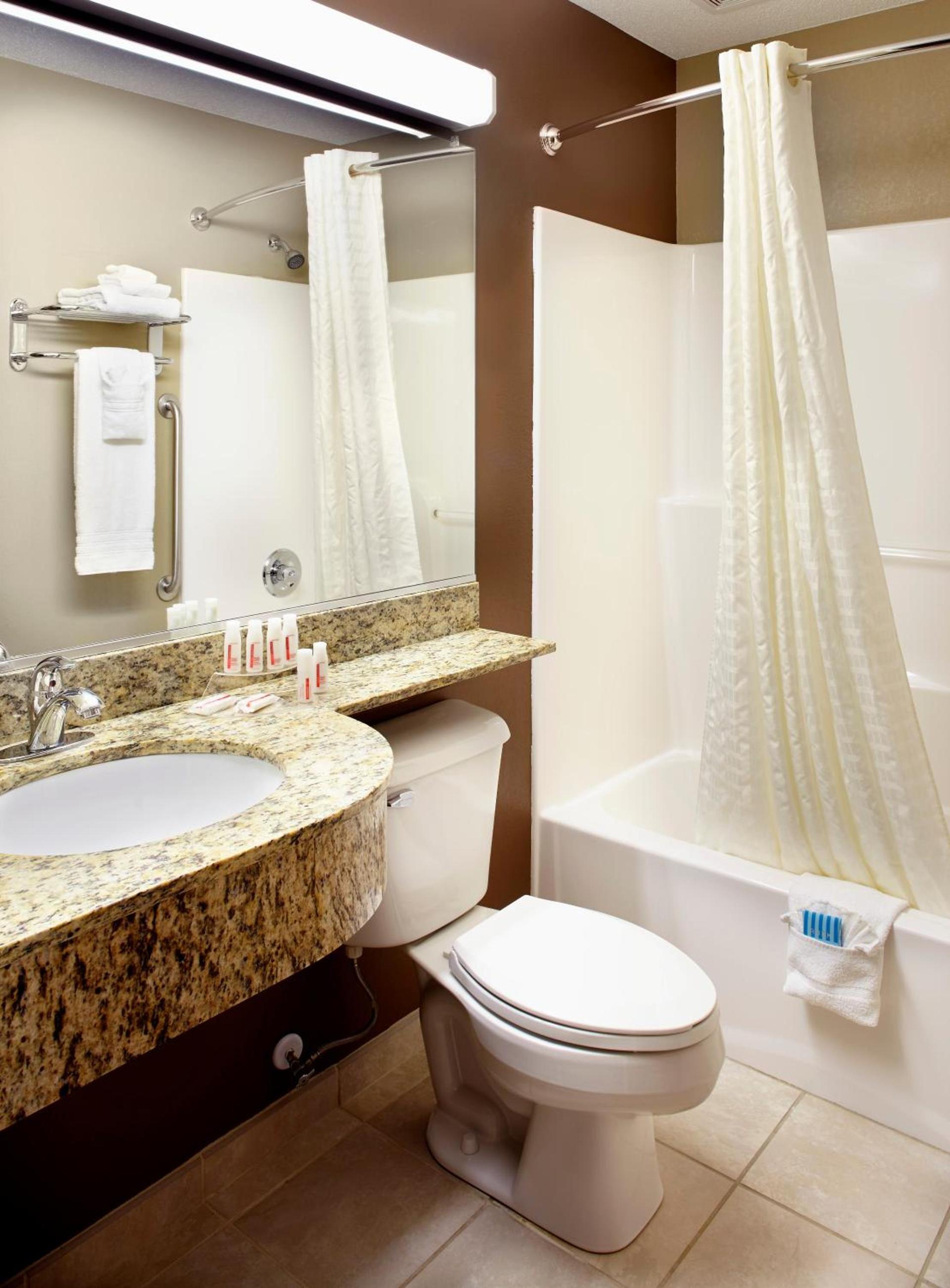 Microtel Inn & Suites by Wyndham Wheeling at The Highlands photo 8