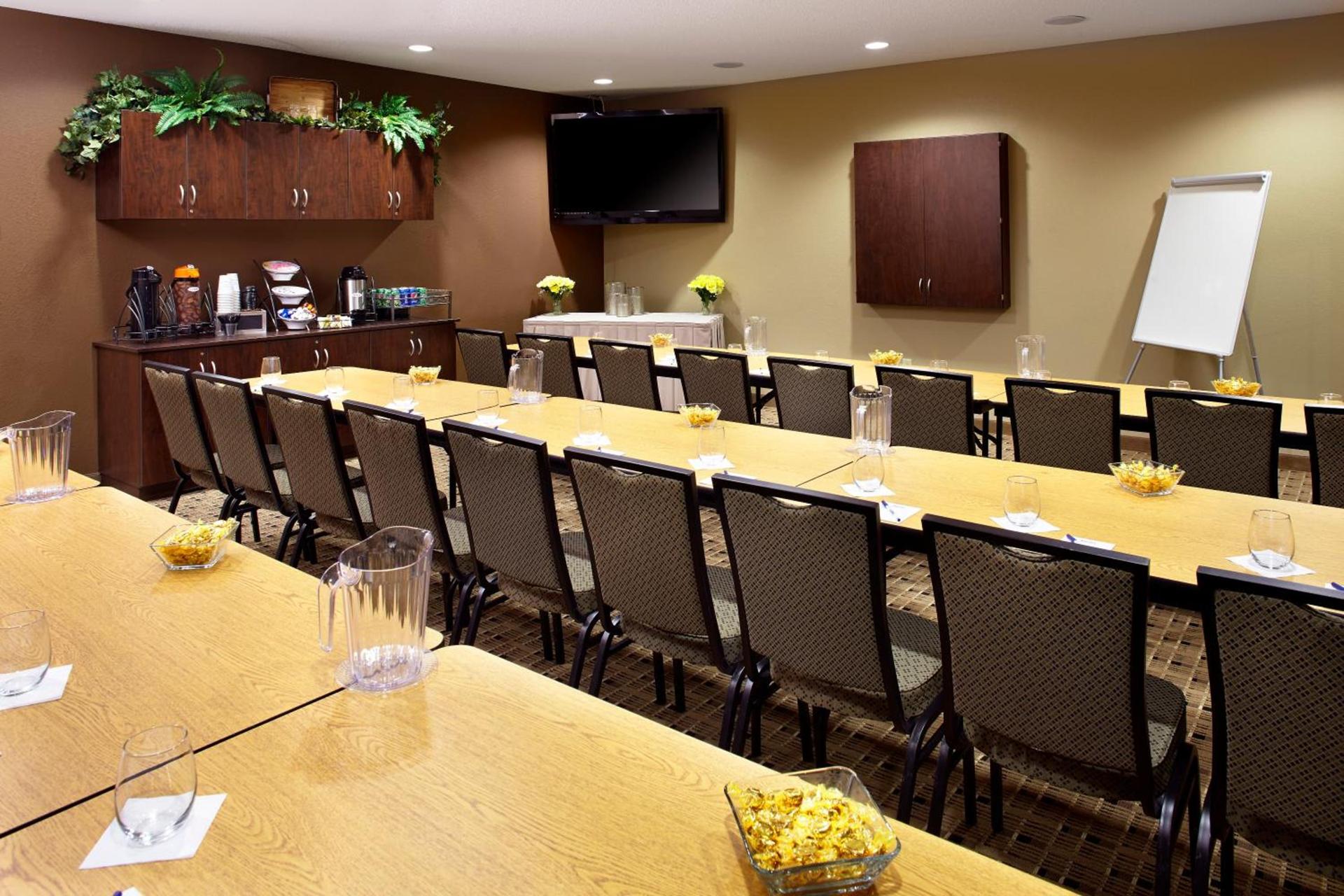 Microtel Inn & Suites by Wyndham Wheeling at The Highlands photo 9