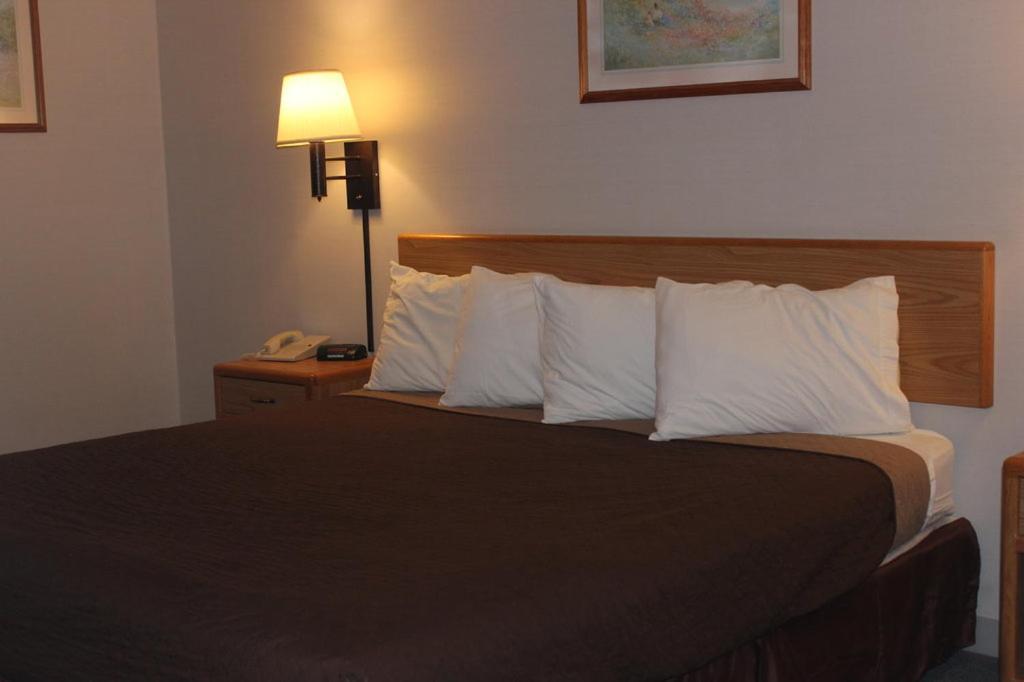 Eastwood Inn photo 8