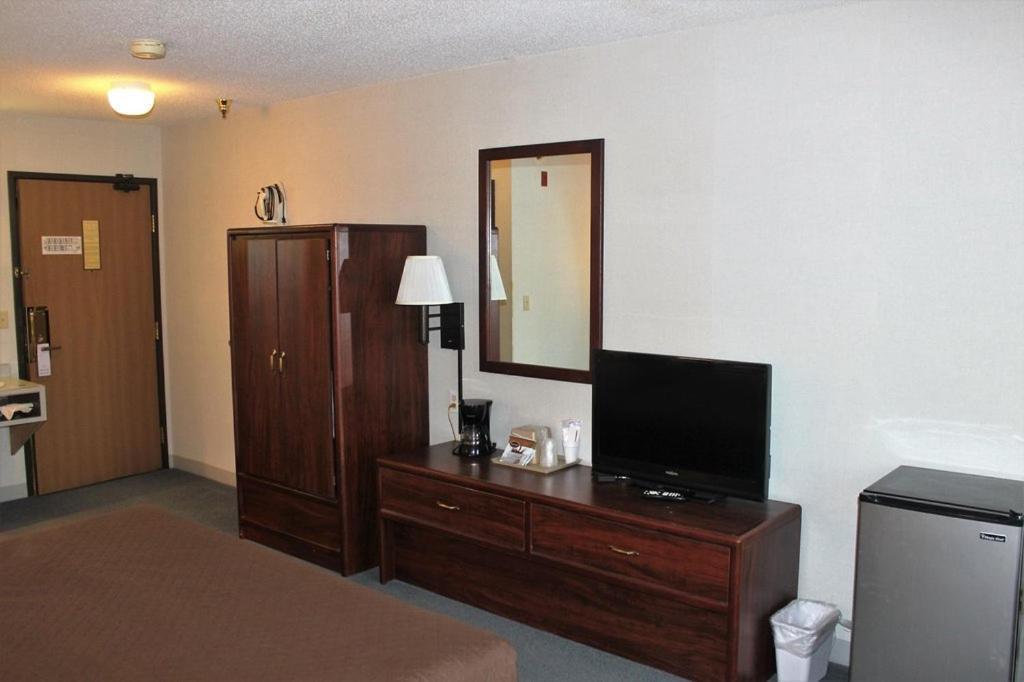 Eastwood Inn photo 7