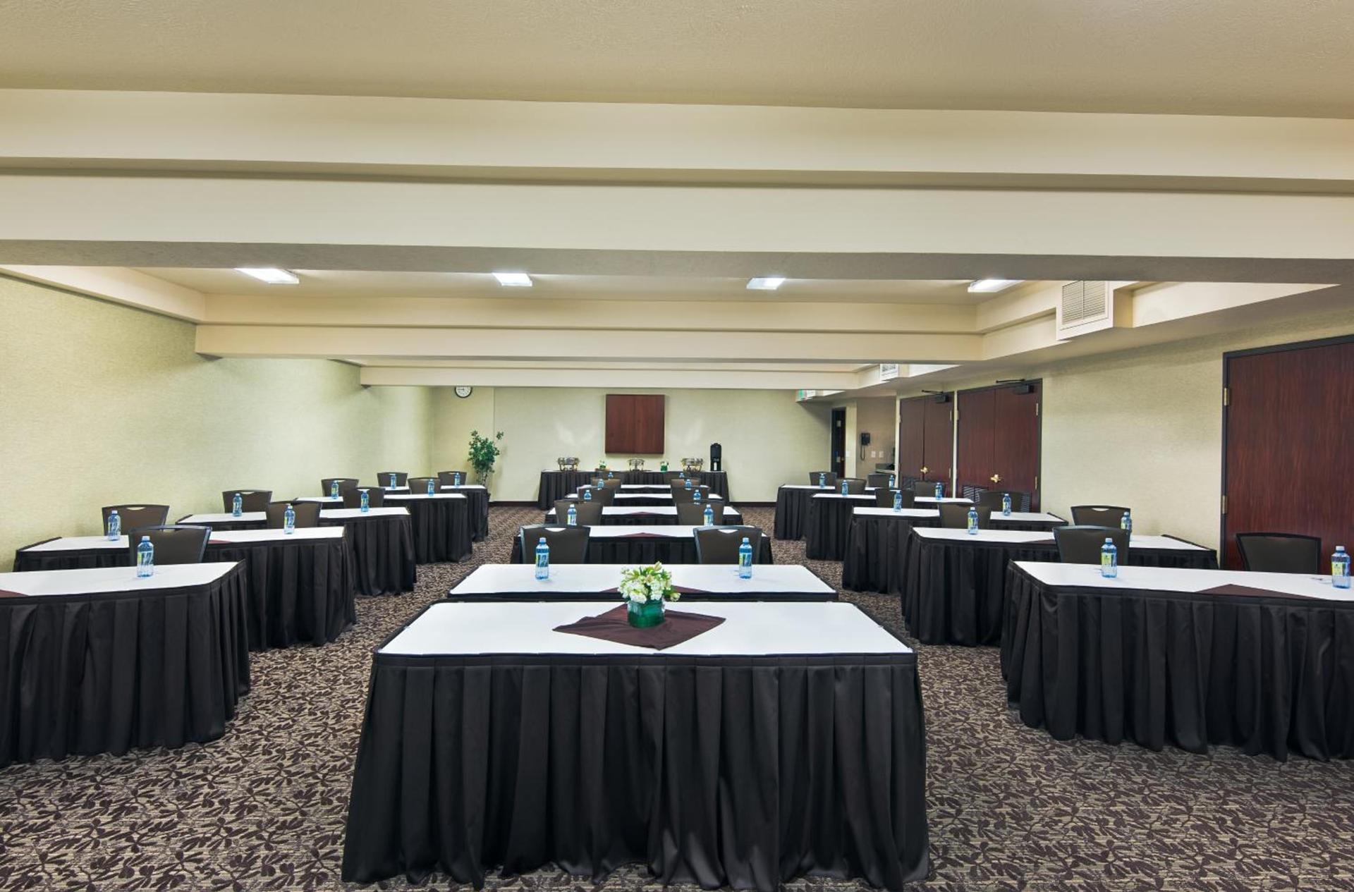 Oxford Suites Spokane Valley photo 25