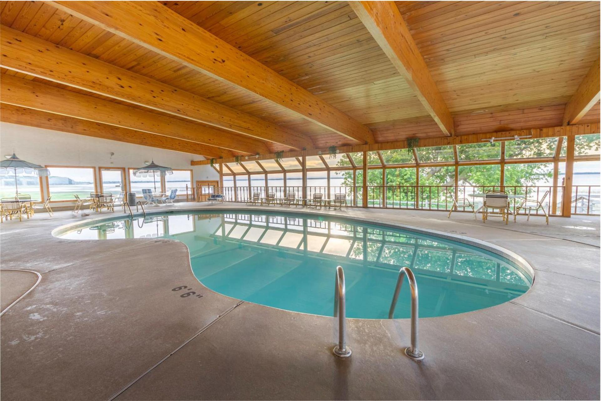 Terrace Bay Hotel - Lakefront photo 17
