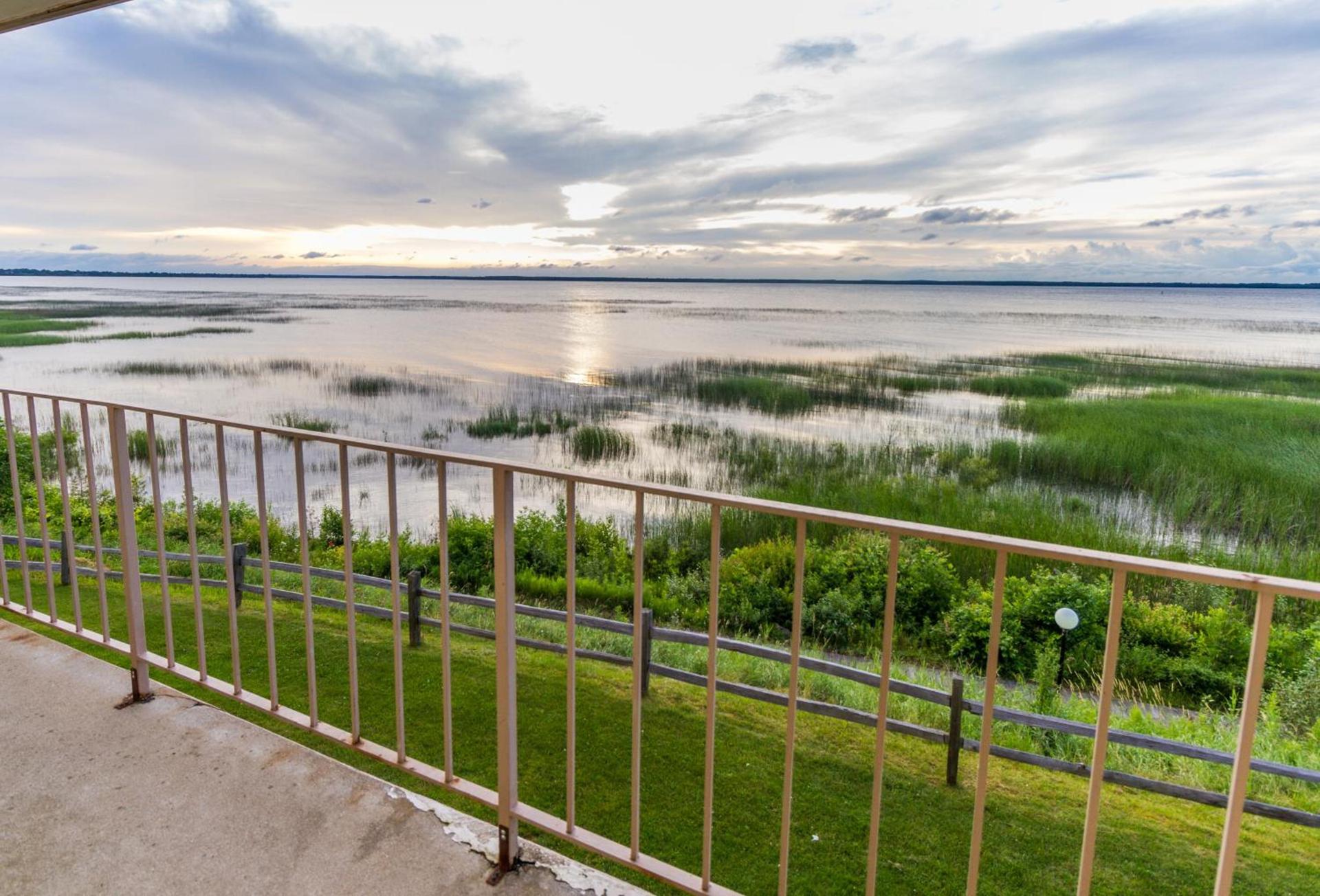 Terrace Bay Hotel - Lakefront photo 18