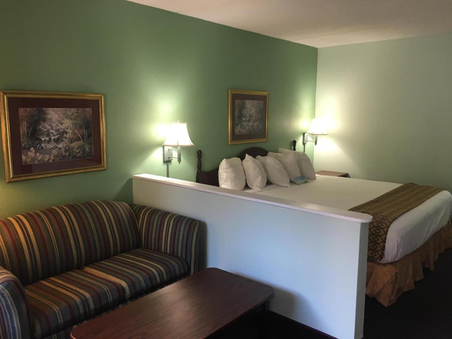 Days Inn by Wyndham Lavonia photo 24