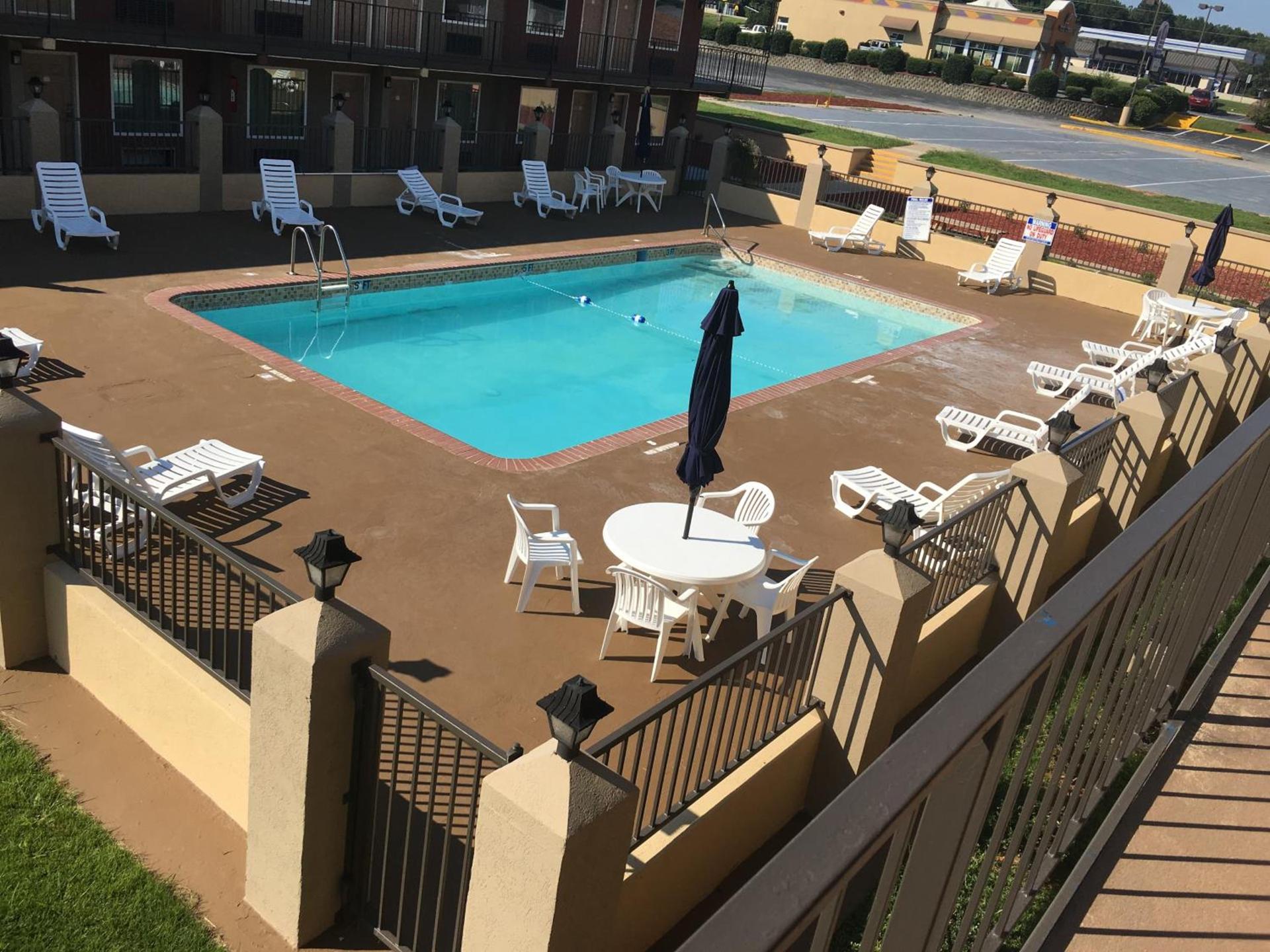 Days Inn by Wyndham Lavonia photo 18