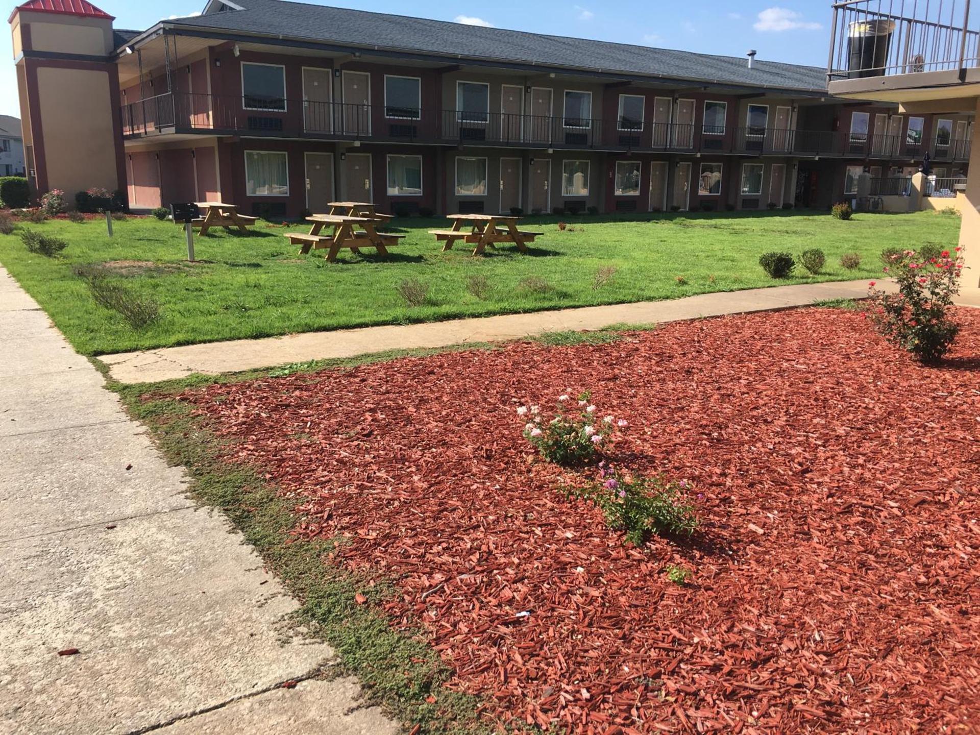Days Inn by Wyndham Lavonia photo 30