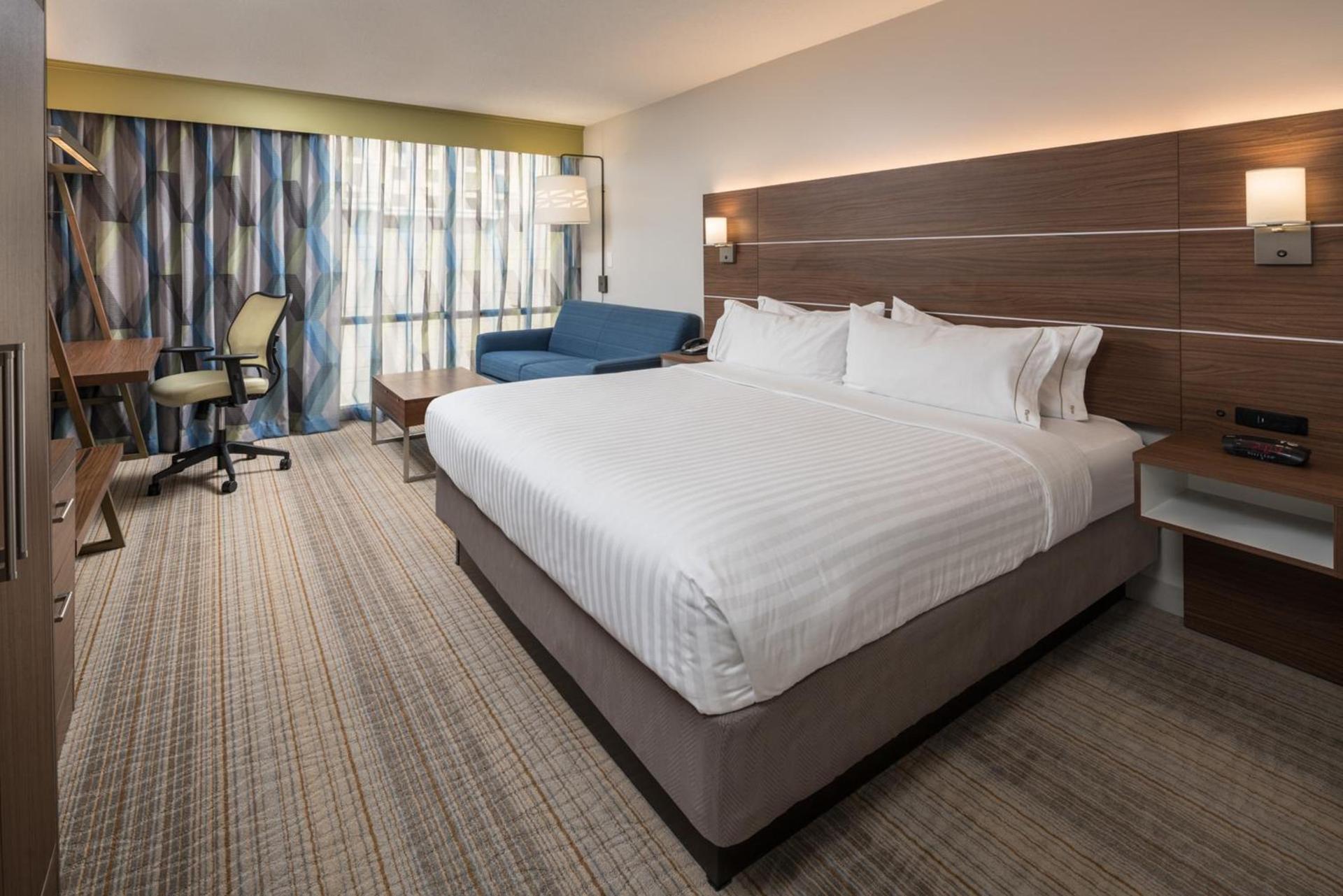 Holiday Inn Express & Suites Springfield by IHG photo 2
