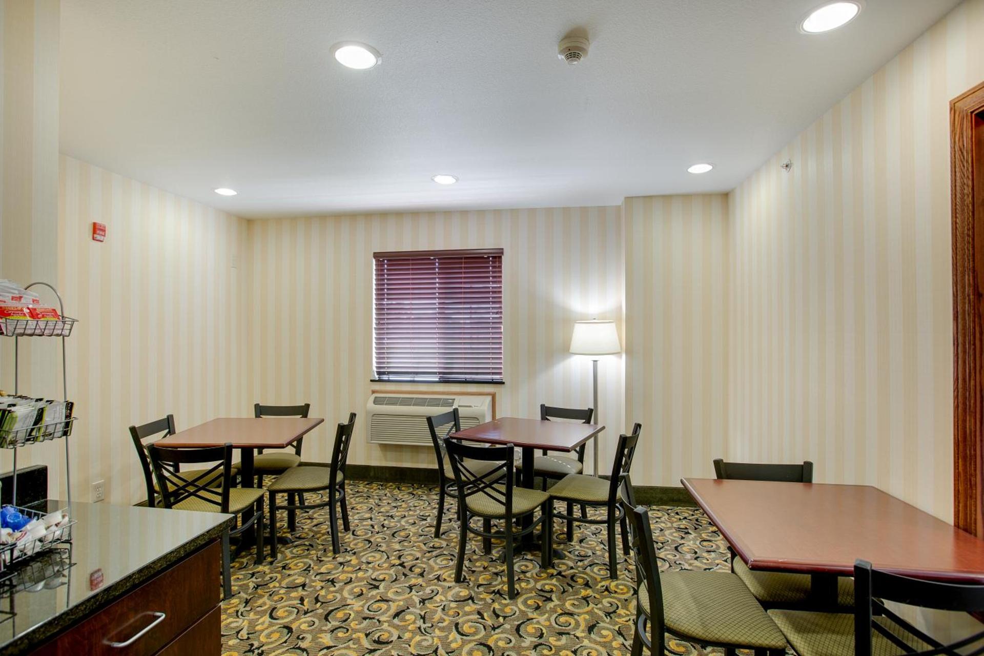 Cobblestone Inn & Suites - Clintonville photo 14