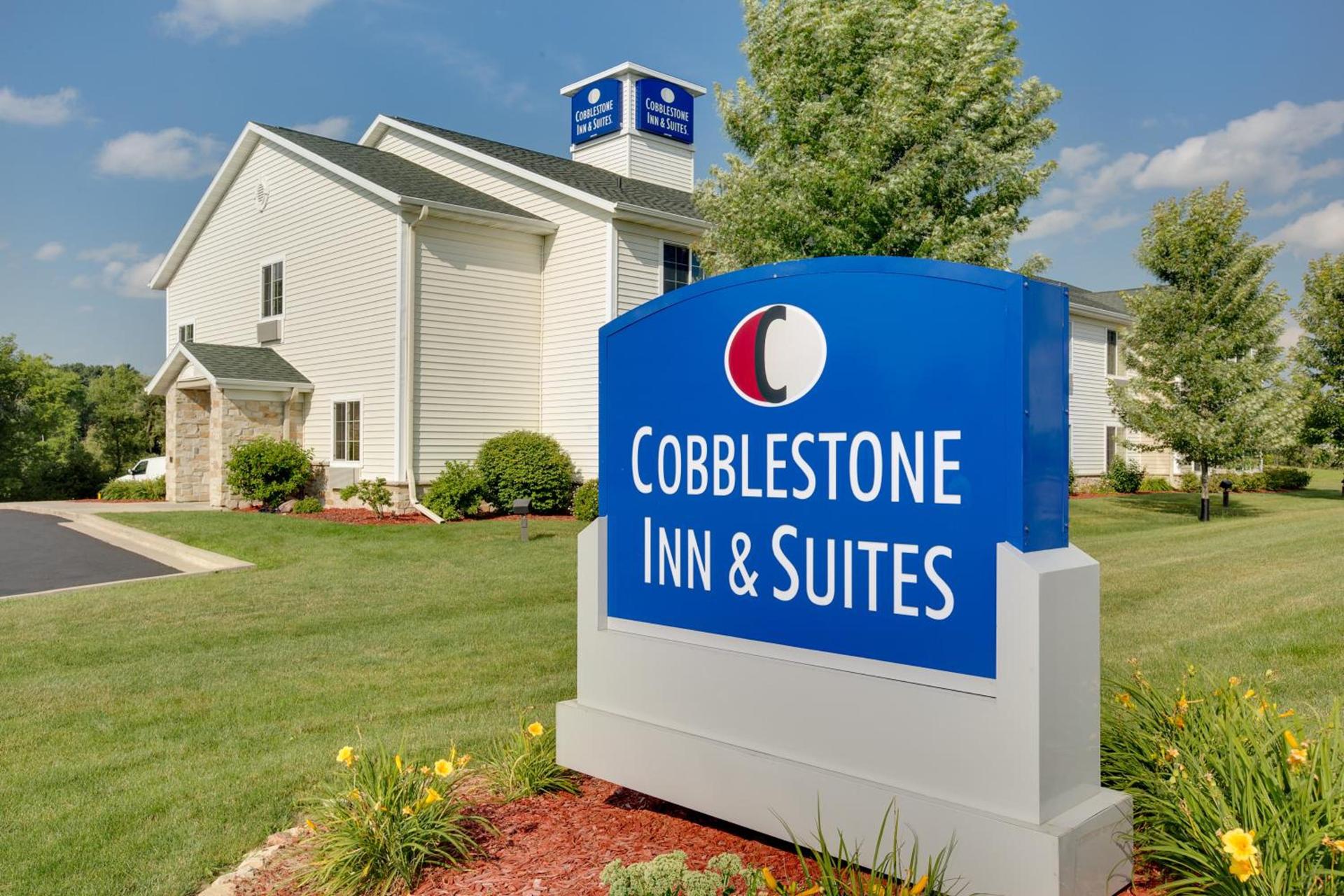 Cobblestone Inn & Suites - Clintonville photo 1