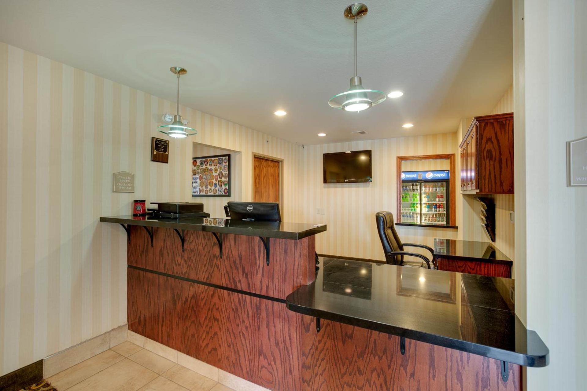 Cobblestone Inn & Suites - Clintonville photo 8