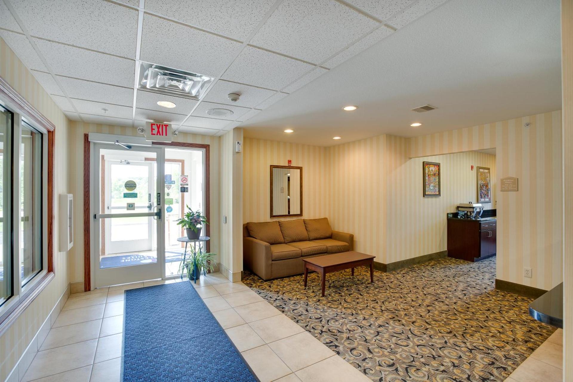 Cobblestone Inn & Suites - Clintonville photo 11