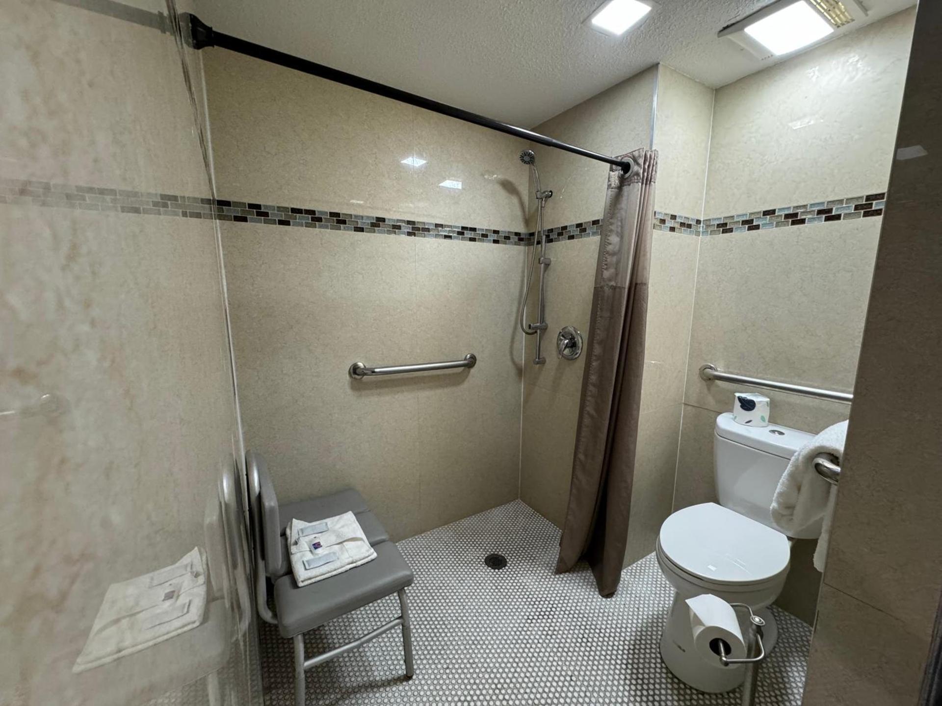 Englewood Inn & Suites photo 45
