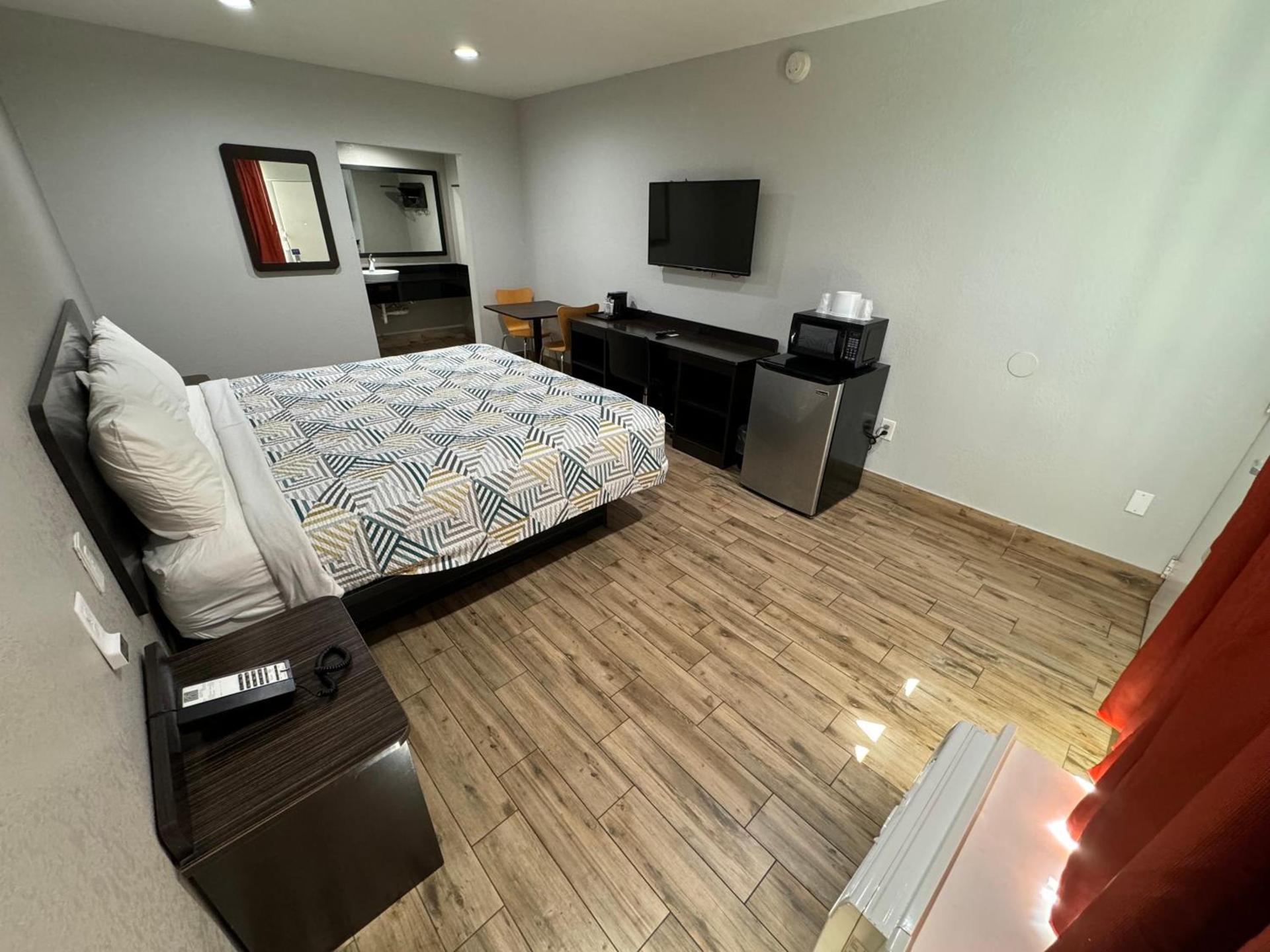 Englewood Inn & Suites photo 48