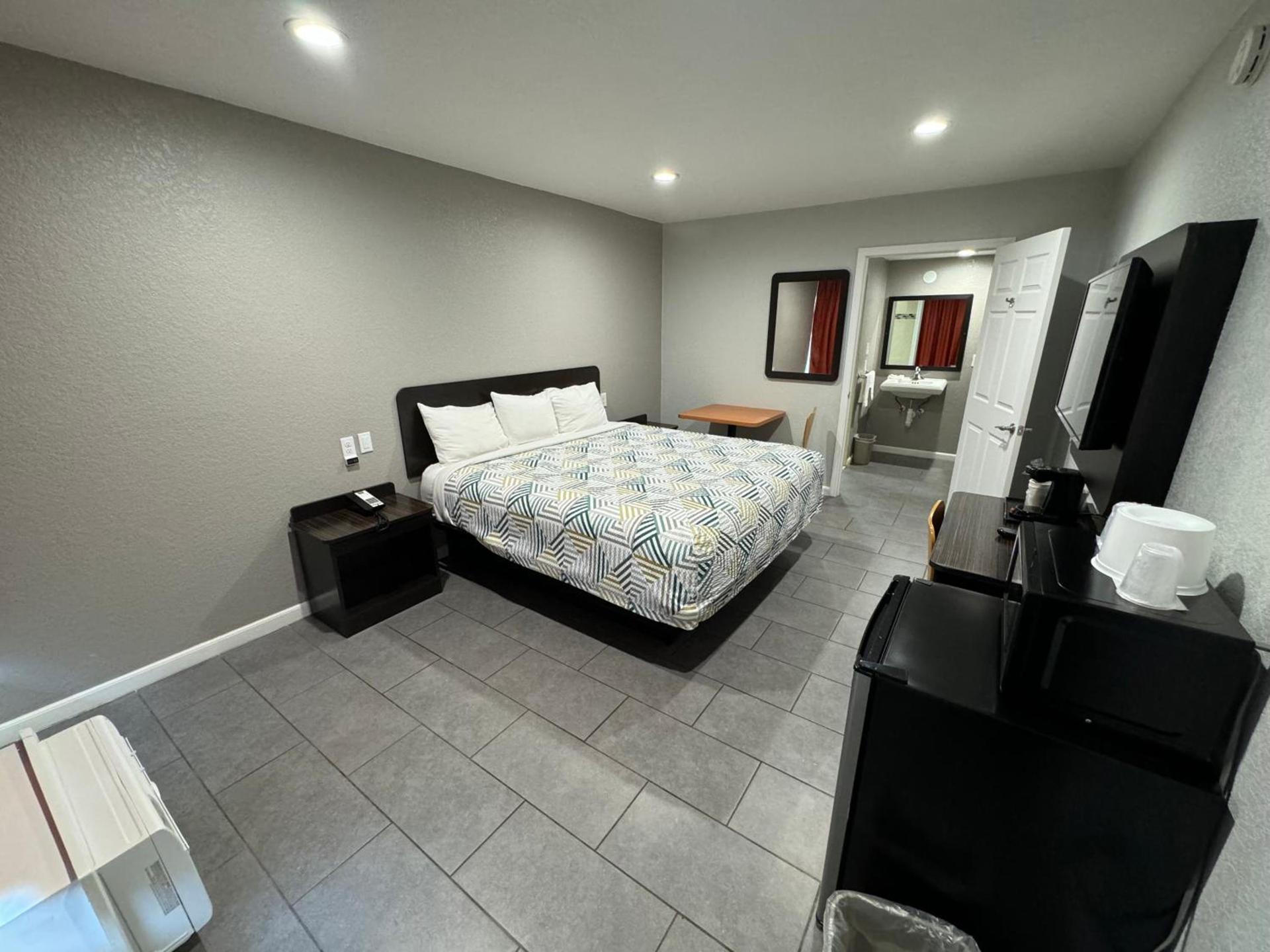 Englewood Inn & Suites photo 50