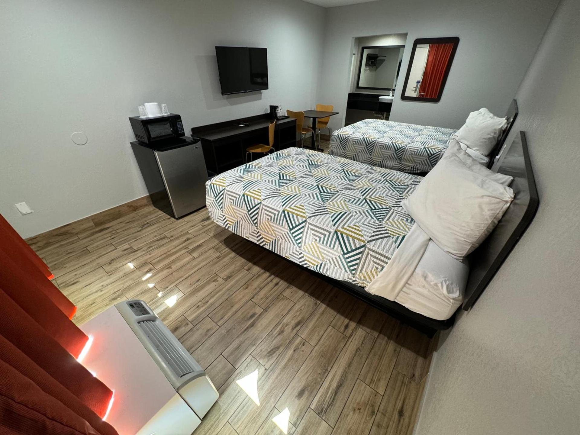 Englewood Inn & Suites photo 47