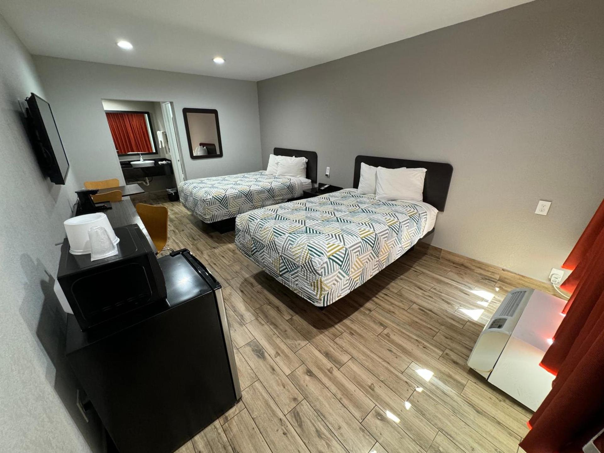 Englewood Inn & Suites photo 39