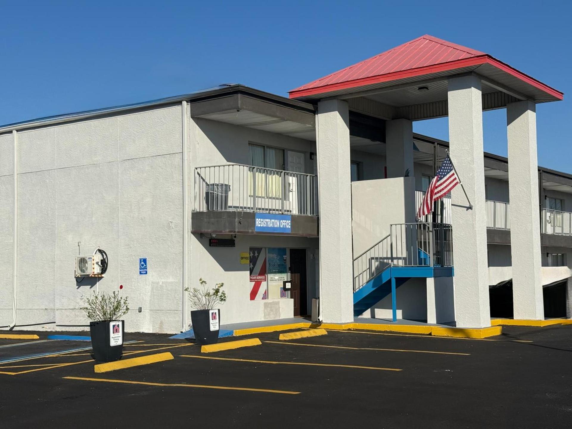 Englewood Inn & Suites photo 34