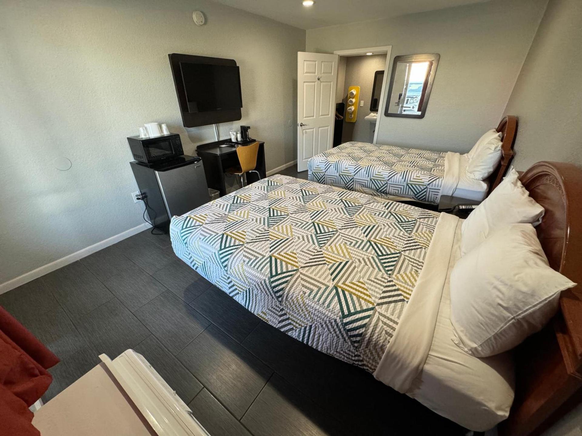 Englewood Inn & Suites photo 49