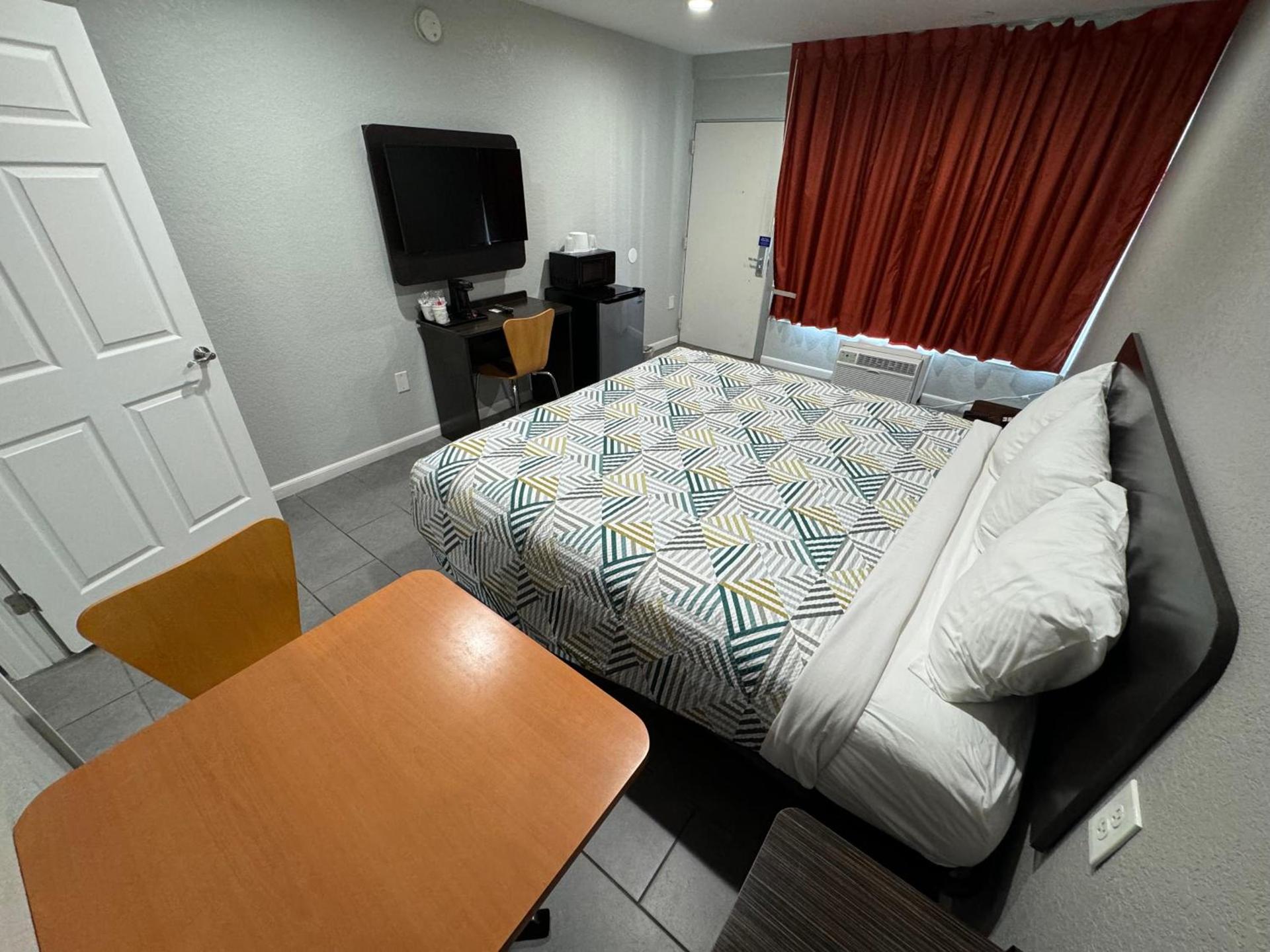 Englewood Inn & Suites photo 20
