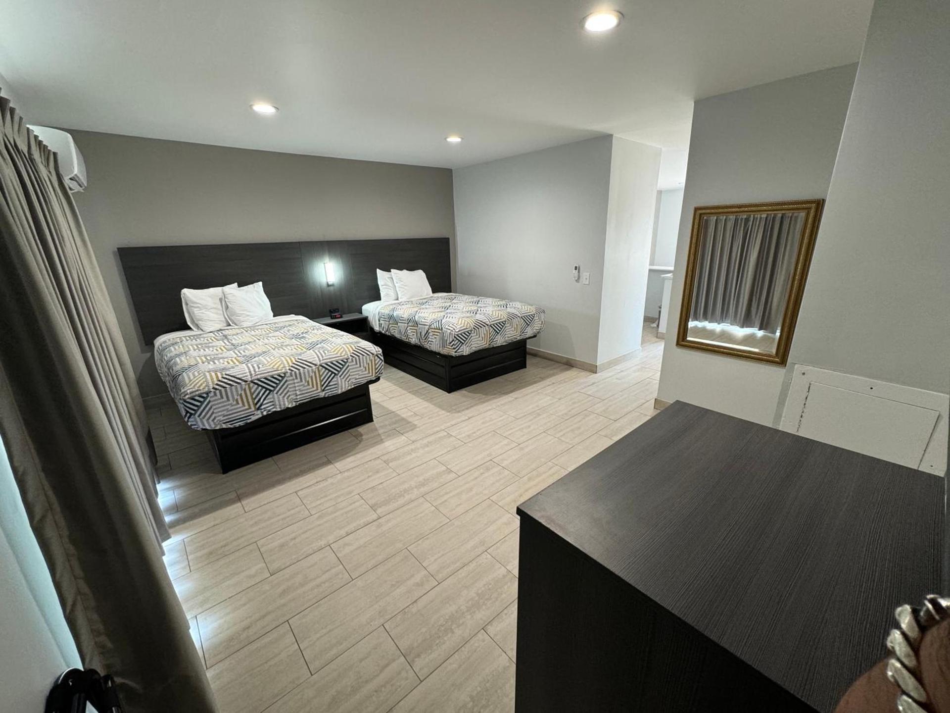 Englewood Inn & Suites photo 11