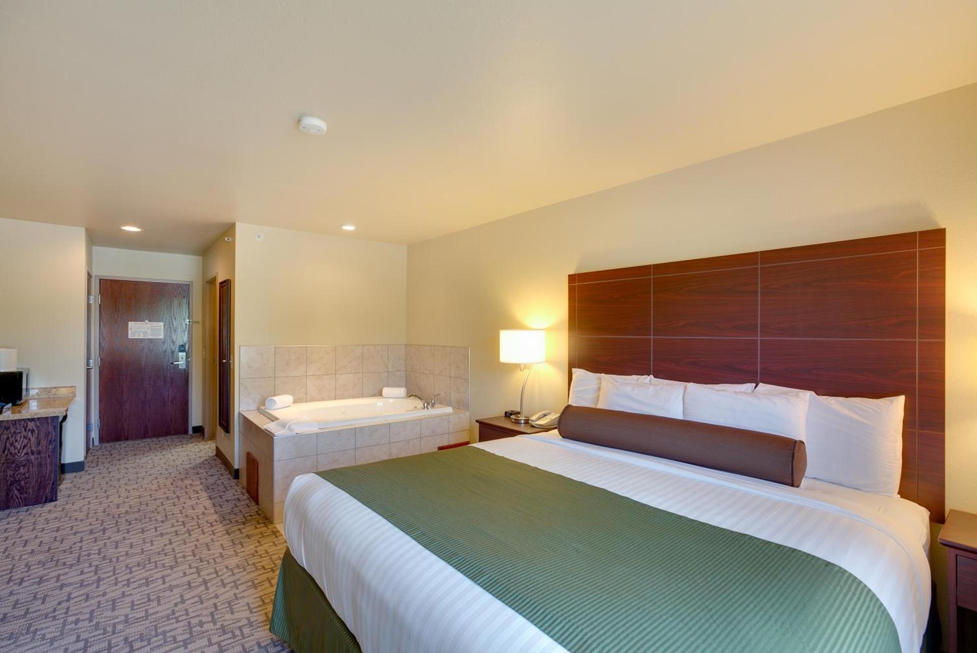 Cobblestone Inn & Suites - Clintonville photo 26
