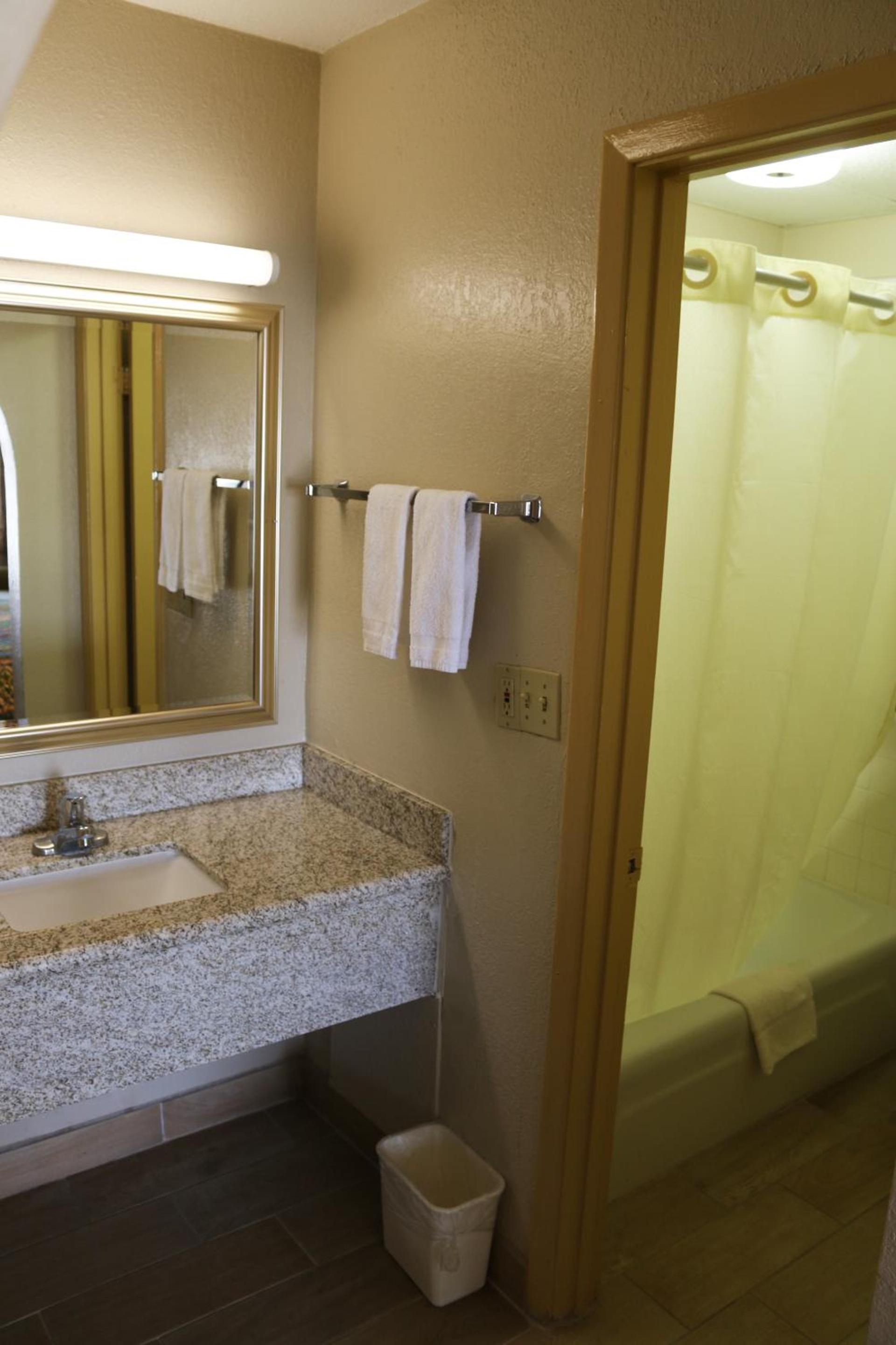 Great Western Inn & Suites photo 6