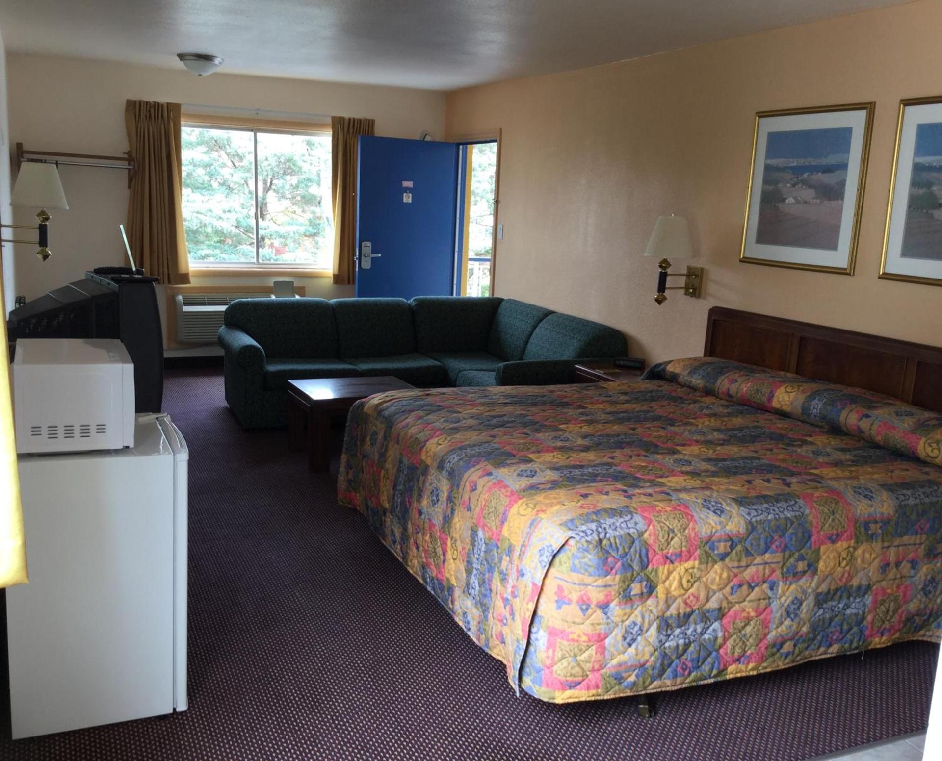 Belmont Inn and Suites photo 2