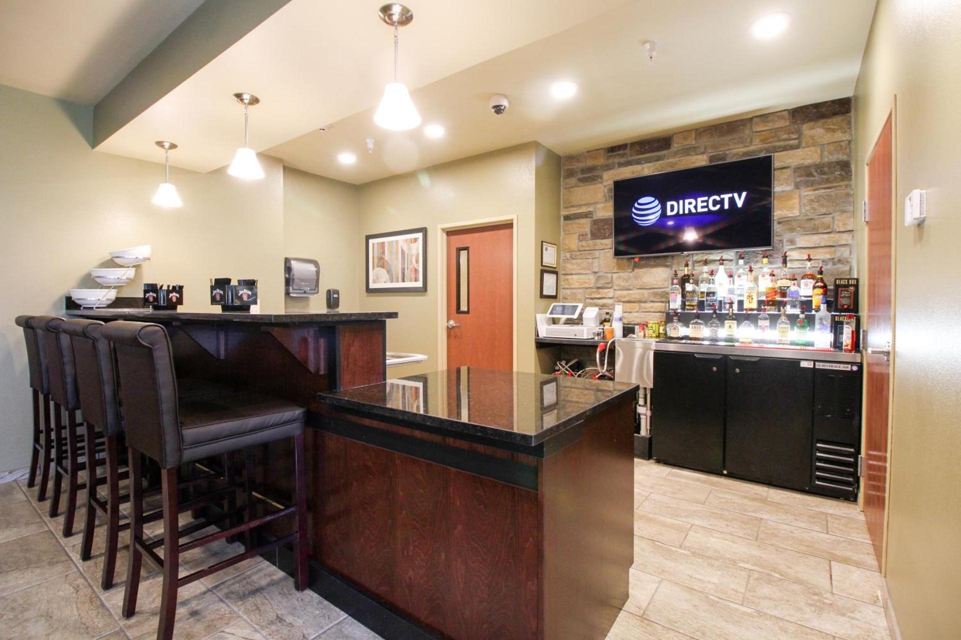 Cobblestone Hotel & Suites - Devils Lake photo 12