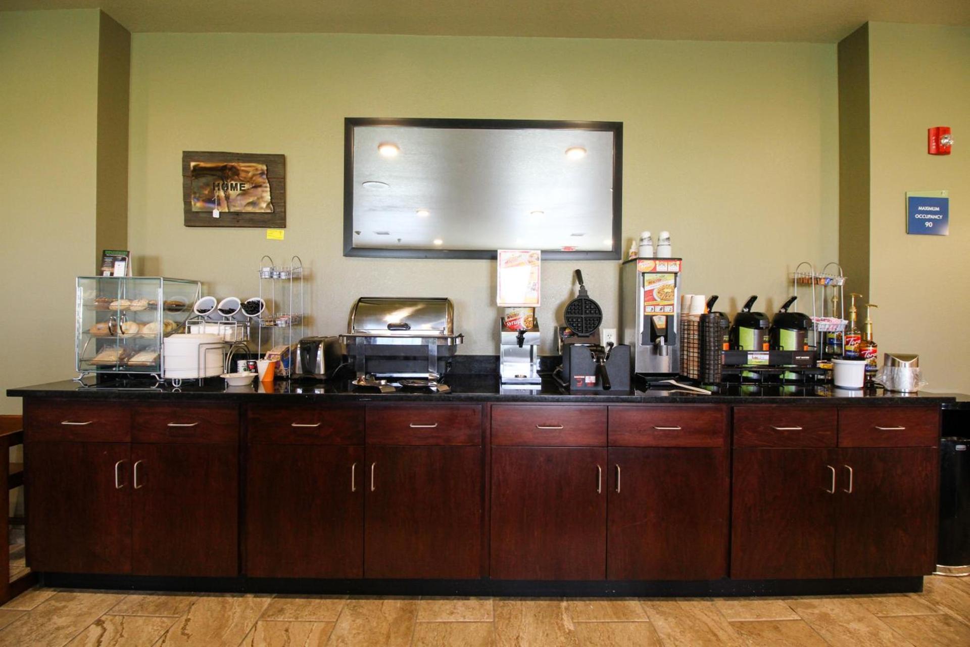 Cobblestone Hotel & Suites - Devils Lake photo 13