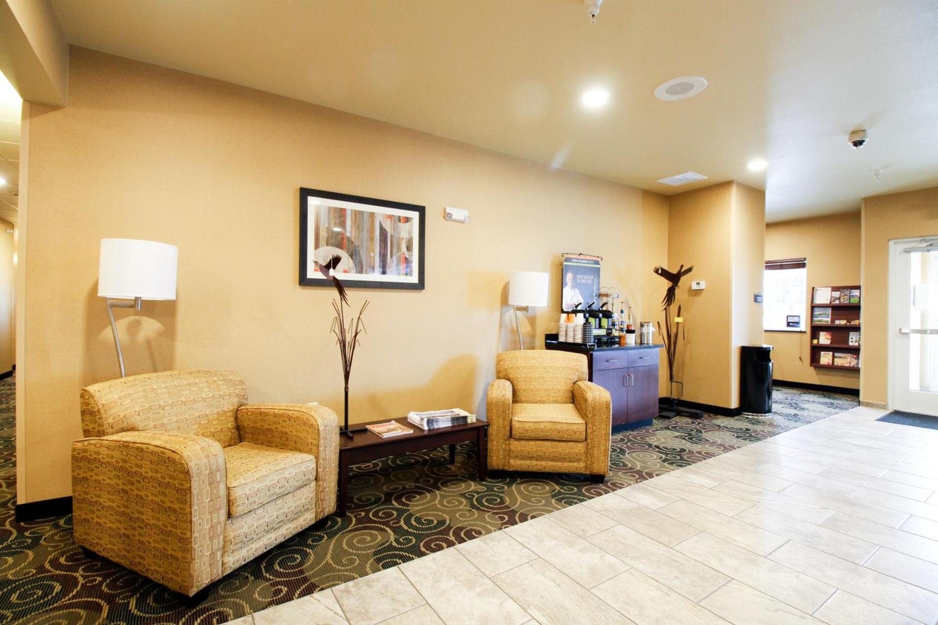 Cobblestone Hotel & Suites - Devils Lake photo 16
