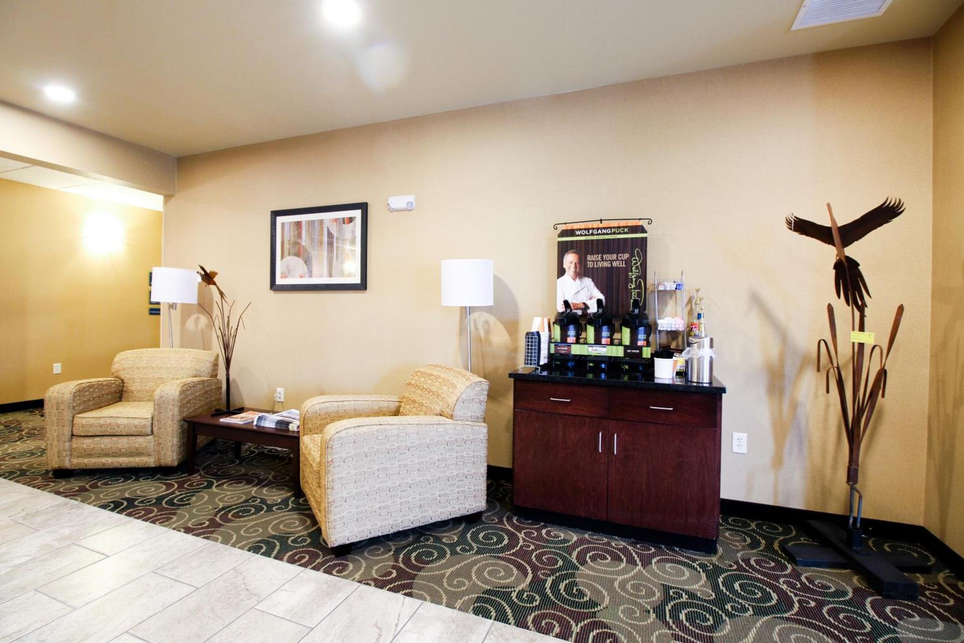 Cobblestone Hotel & Suites - Devils Lake photo 17