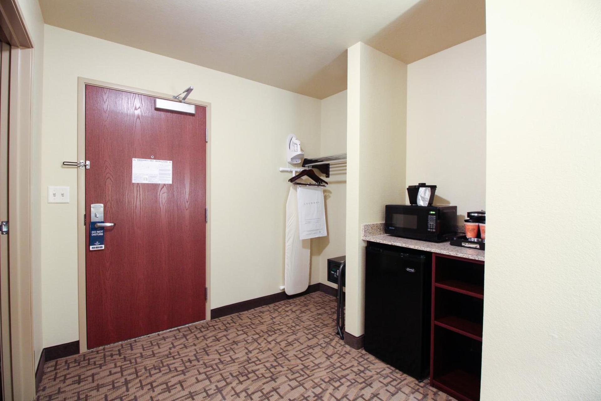 Cobblestone Hotel & Suites - Devils Lake photo 25