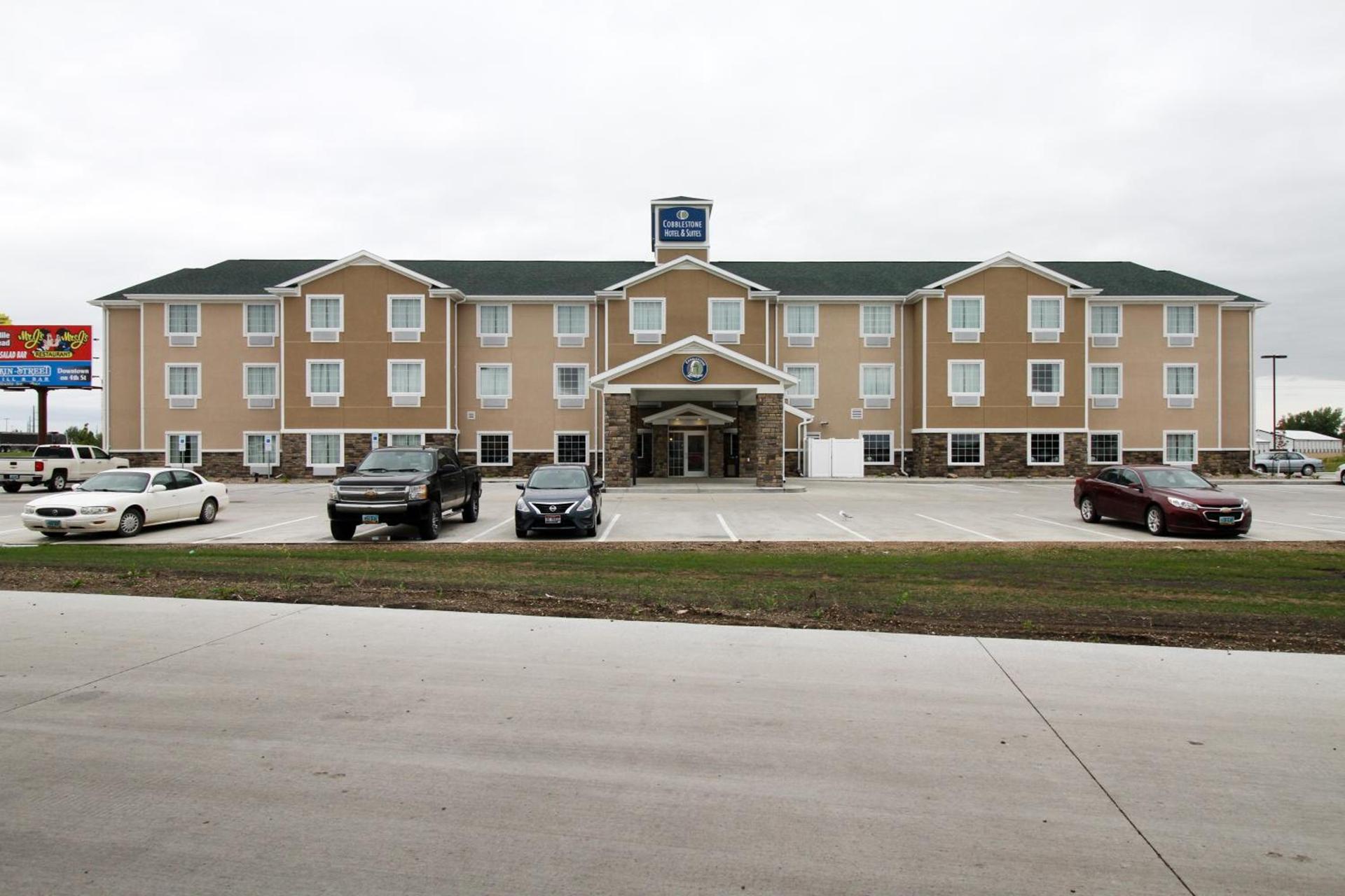 Cobblestone Hotel & Suites - Devils Lake photo 4