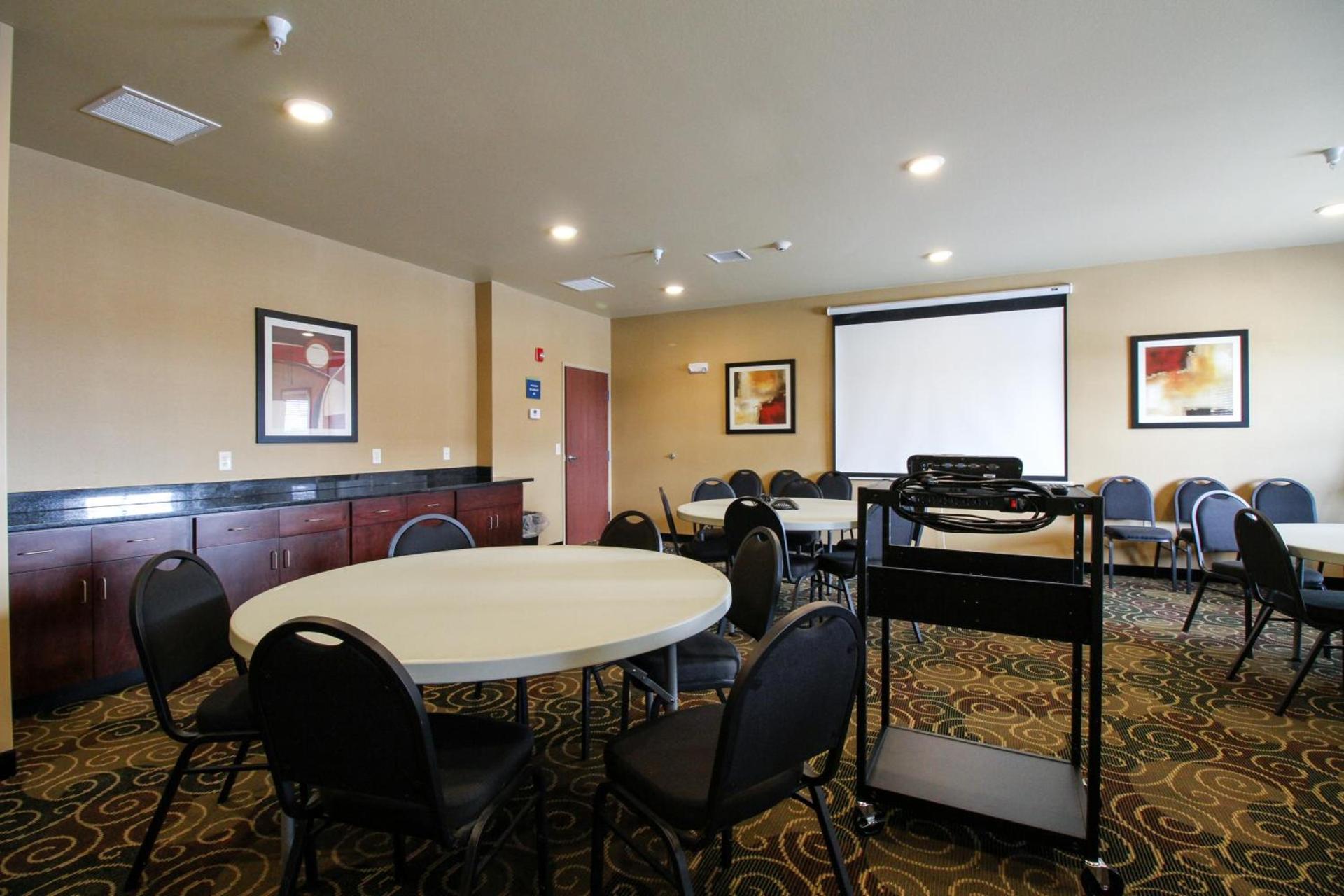 Cobblestone Hotel & Suites - Devils Lake photo 30