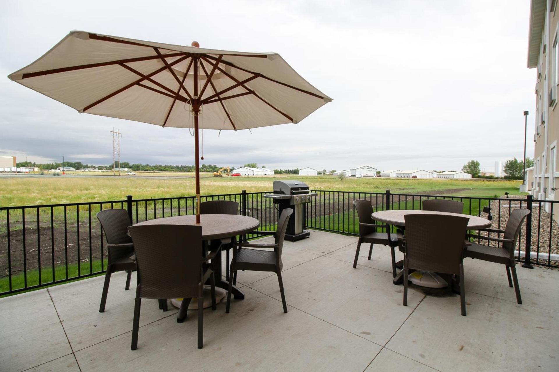 Cobblestone Hotel & Suites - Devils Lake photo 34