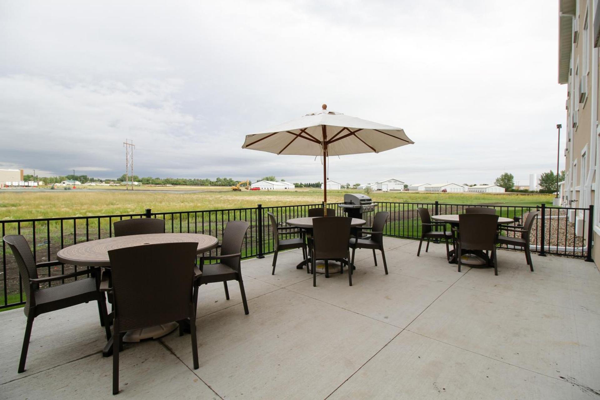 Cobblestone Hotel & Suites - Devils Lake photo 35
