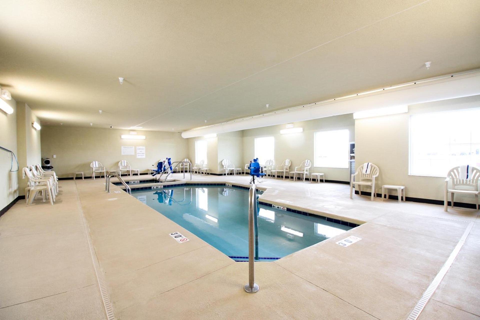 Cobblestone Hotel & Suites - Devils Lake photo 37