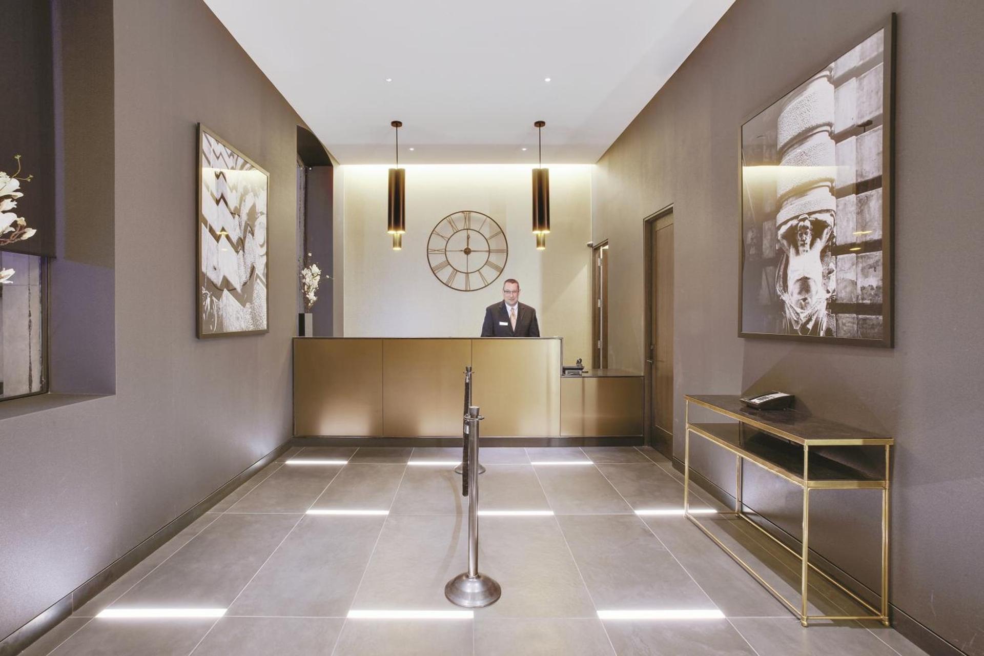 The Hotel at Fifth Avenue photo 37