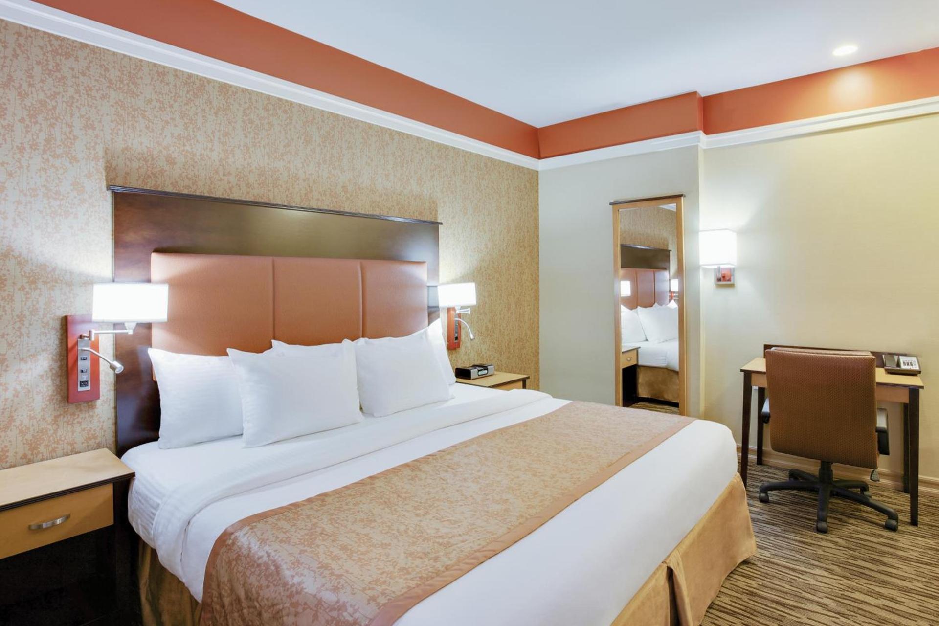 The Hotel at Fifth Avenue photo 28
