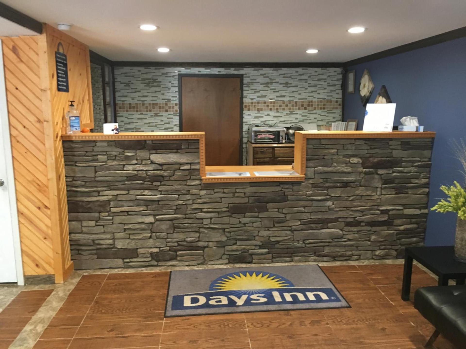 Days Inn by Wyndham Lavonia photo 17