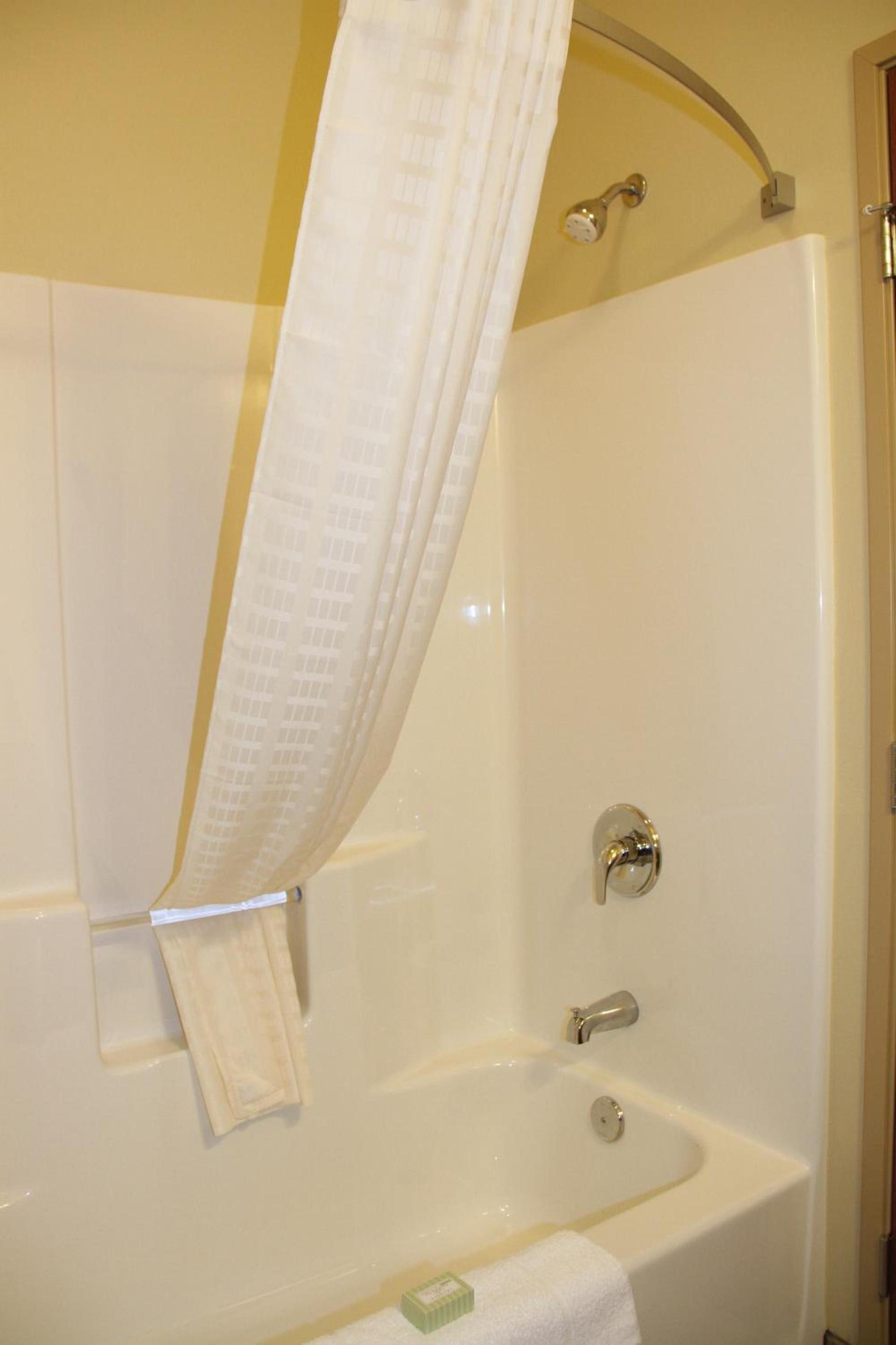 Cobblestone Hotel & Suites - Devils Lake photo 42