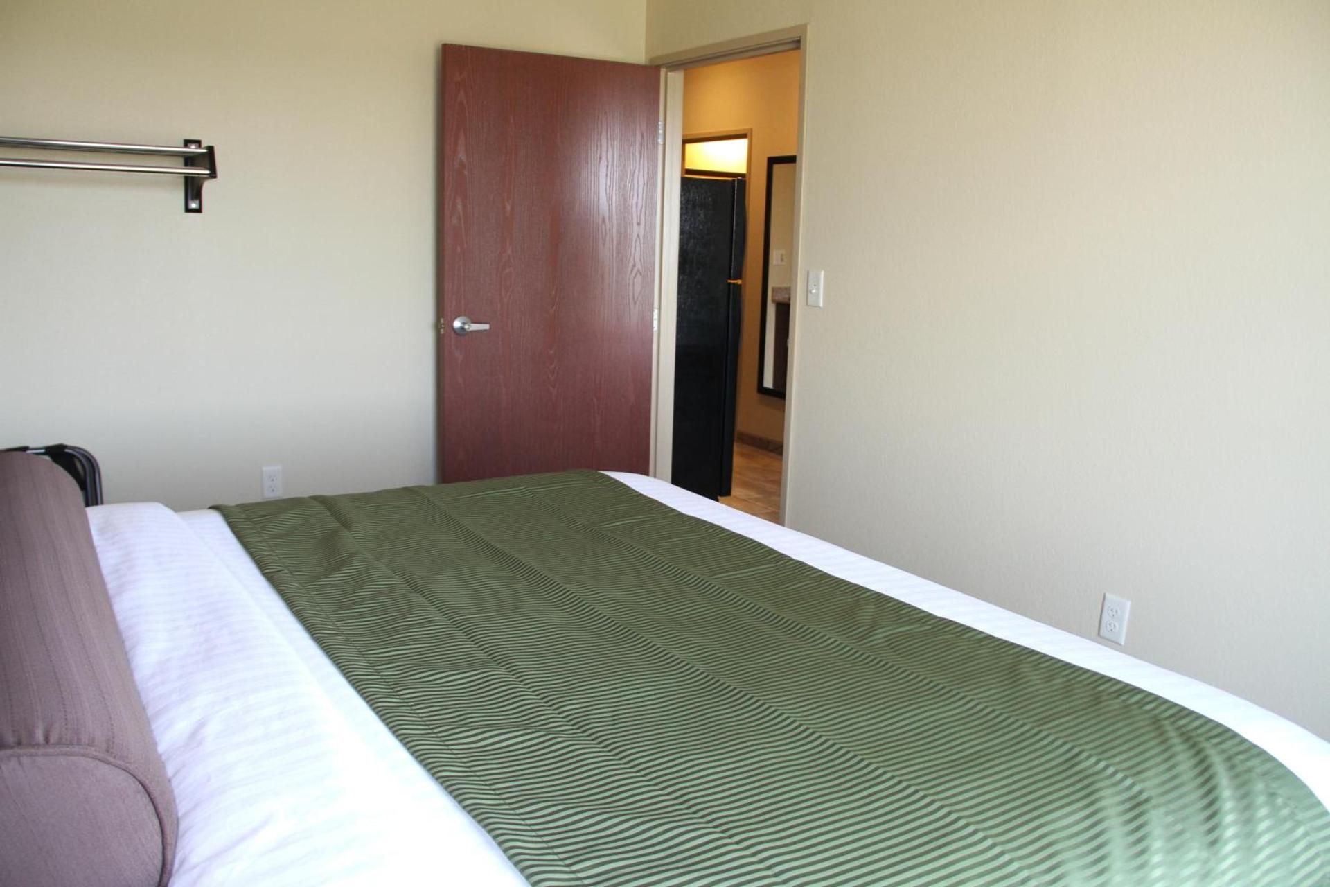 Cobblestone Hotel & Suites - Devils Lake photo 45