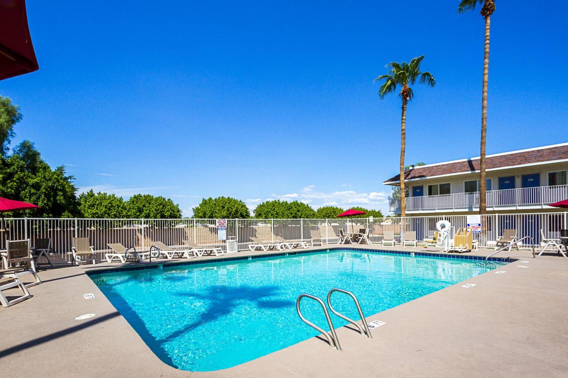 Motel 6 Mesa North photo 12