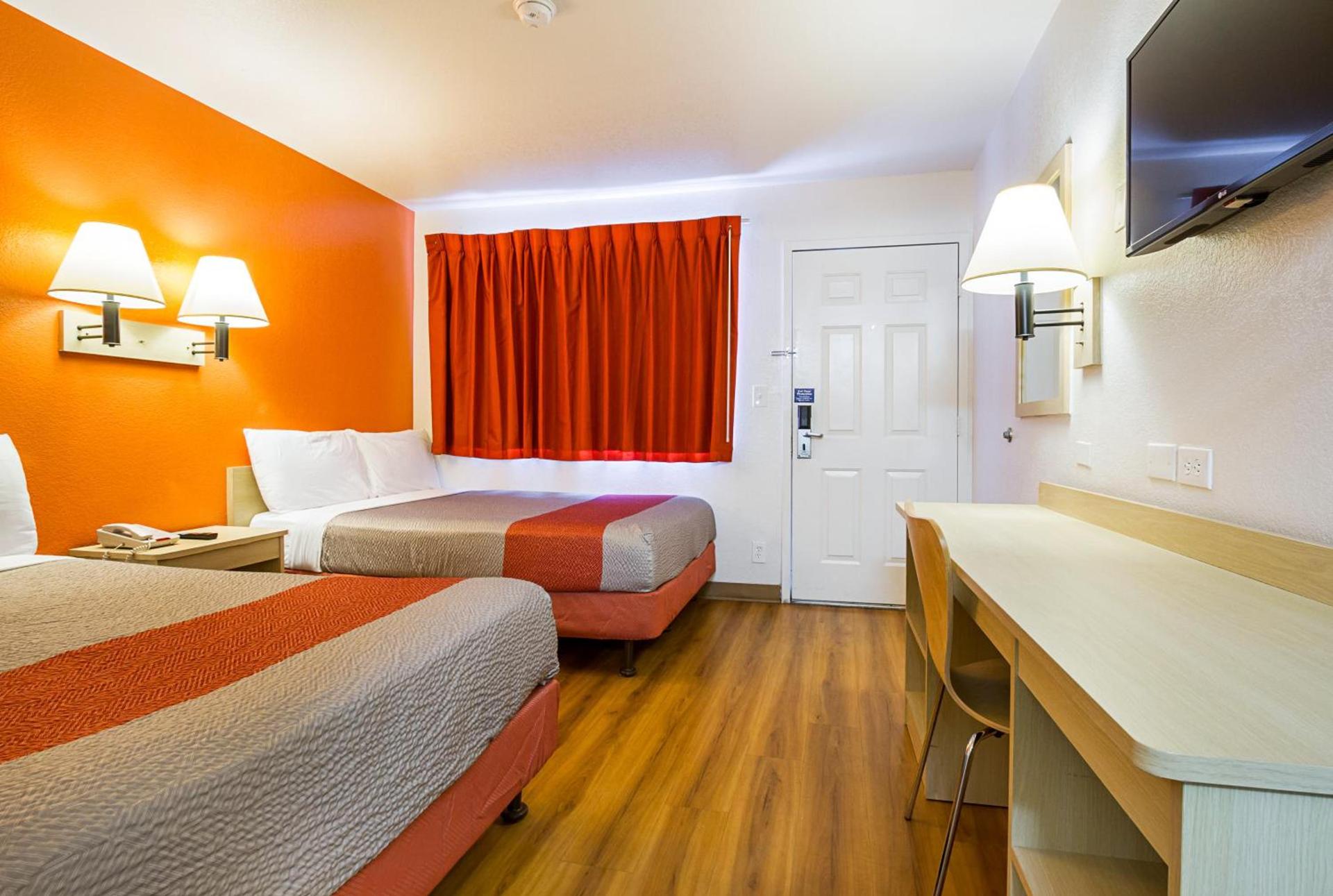 Motel 6 Mesa North photo 35