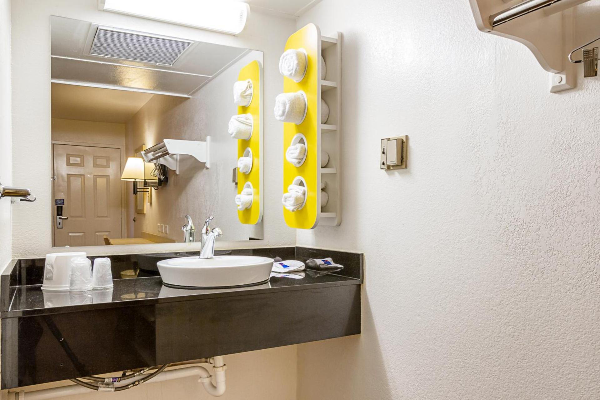 Motel 6 Mesa North photo 47