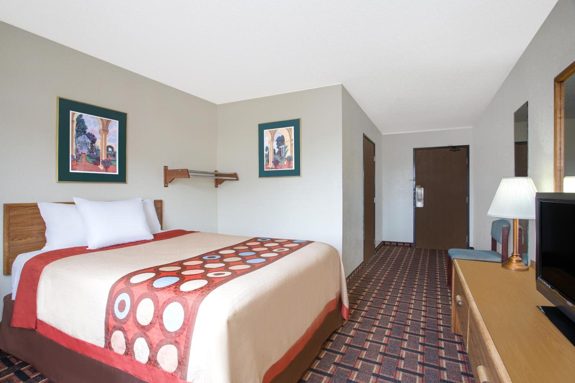 Super 8 by Wyndham Douglas photo 21