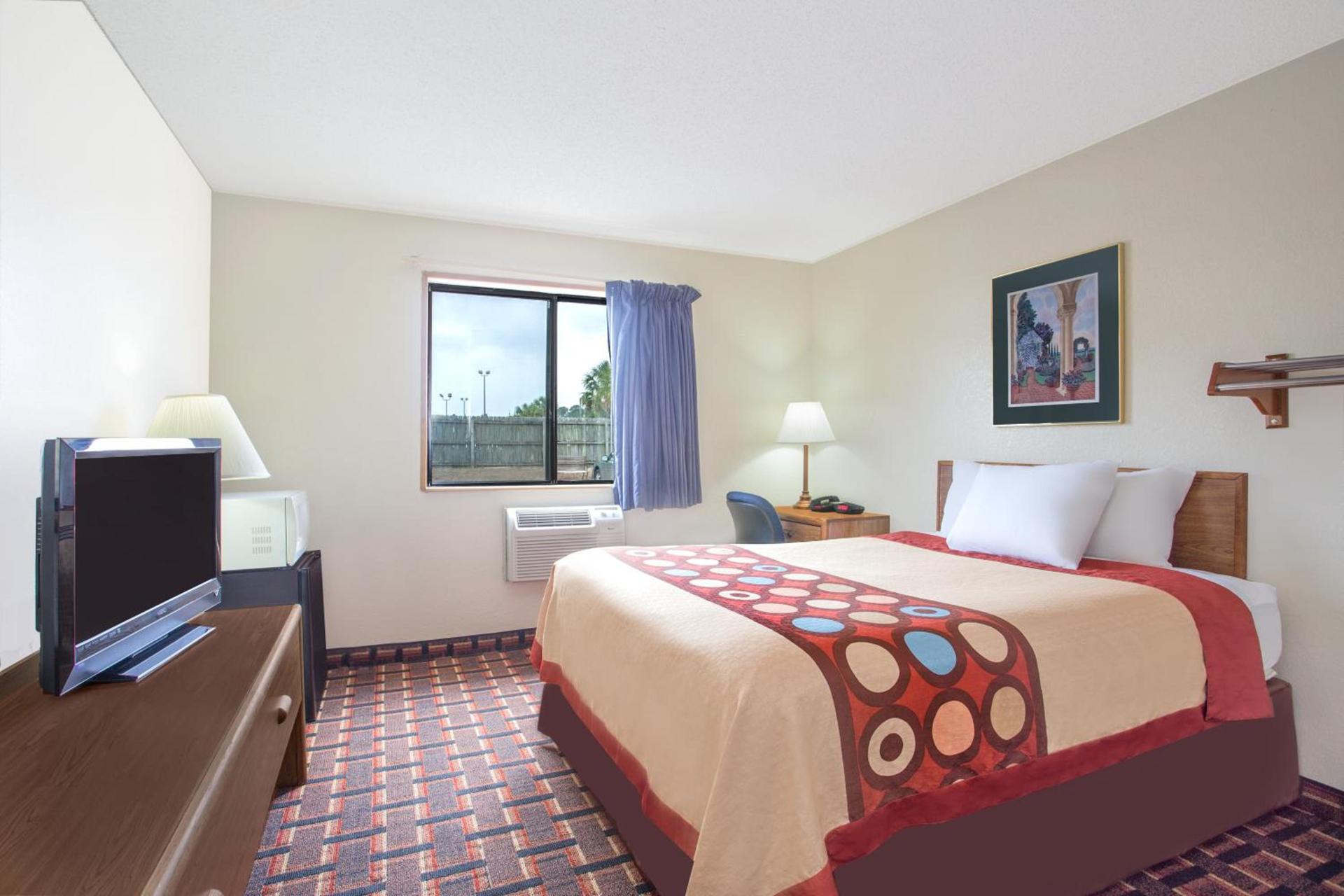 Super 8 by Wyndham Douglas photo 22