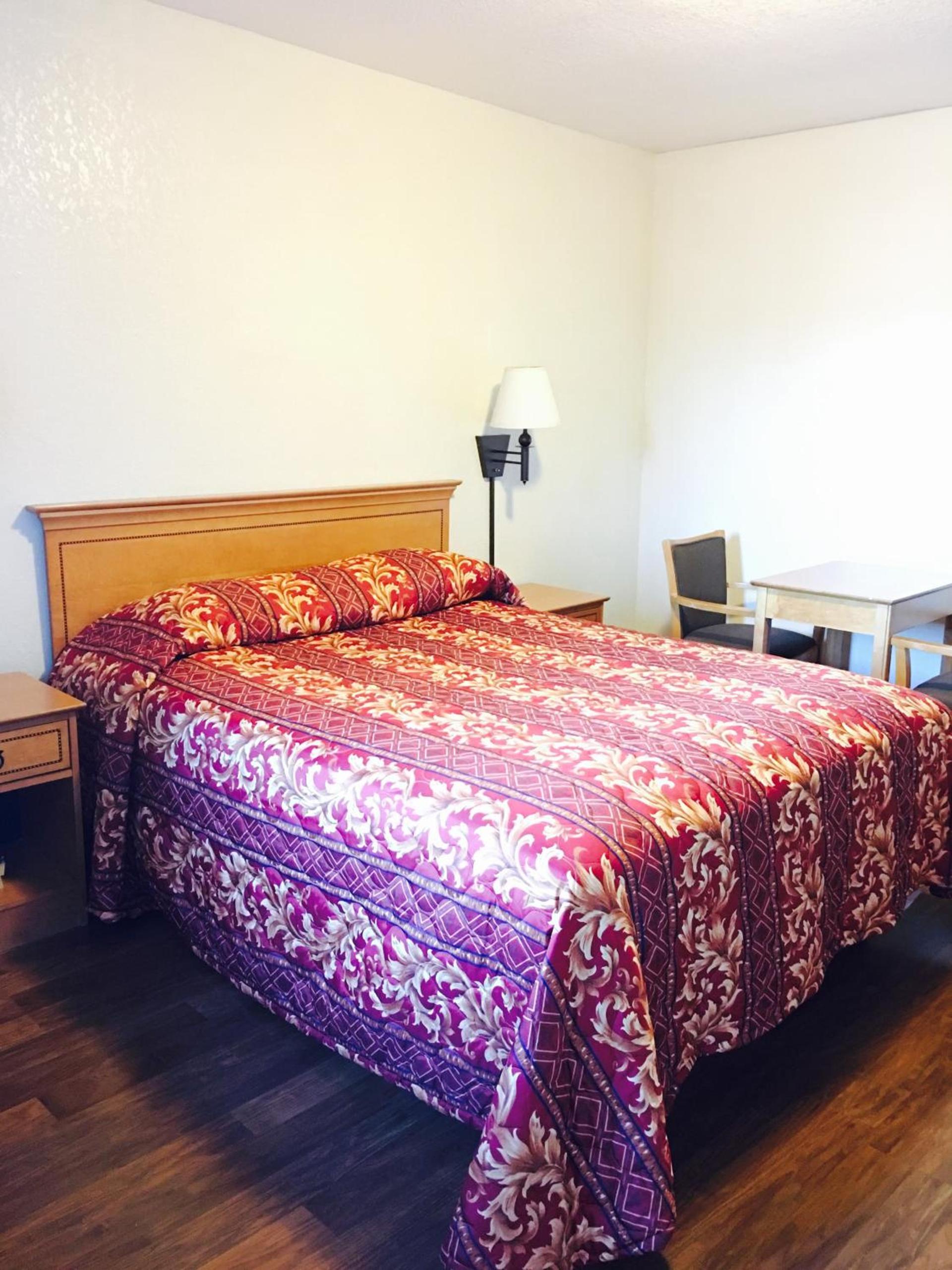 Economy Inn photo 44