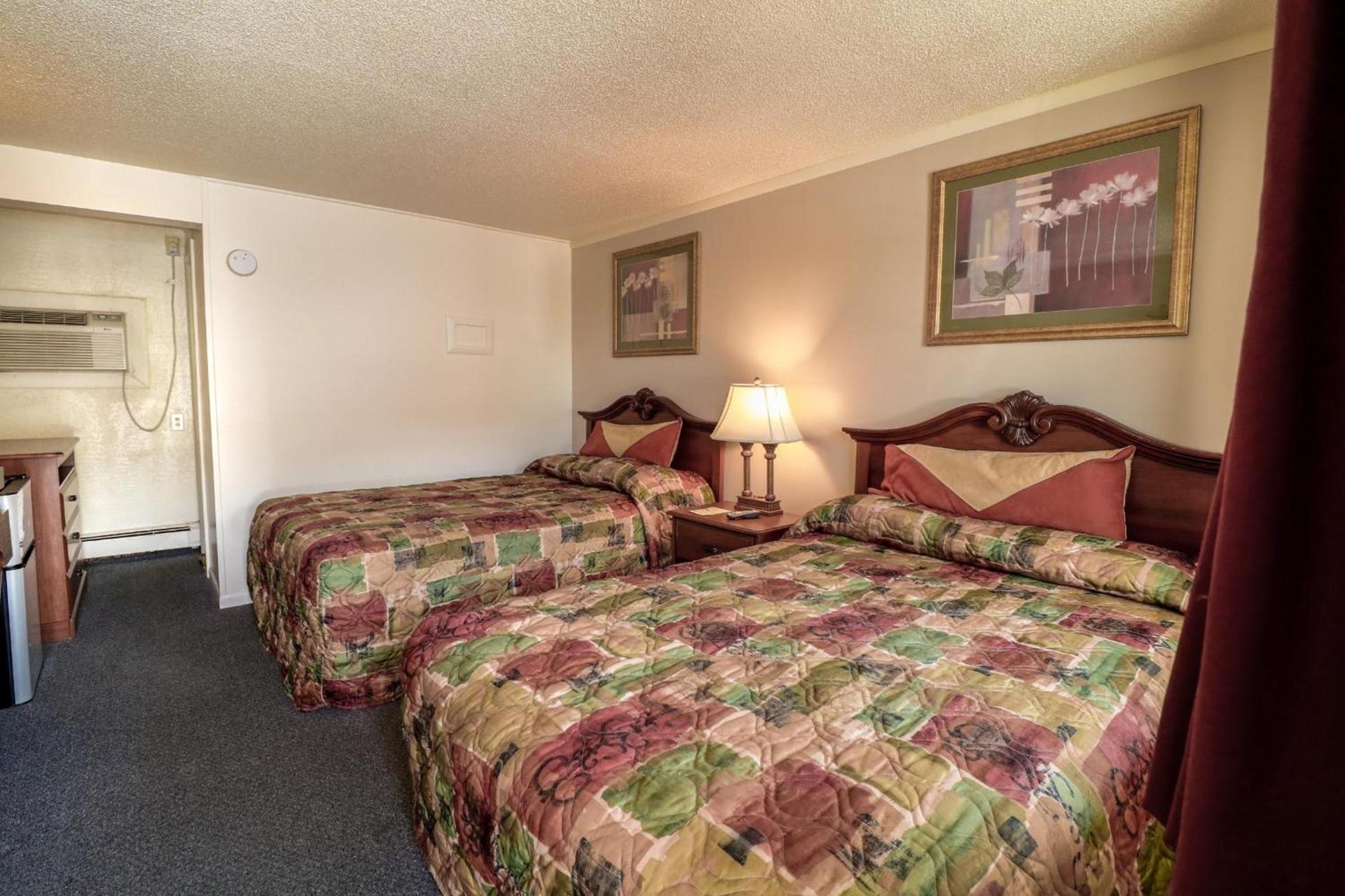 Economy Inn Bloomington photo 2