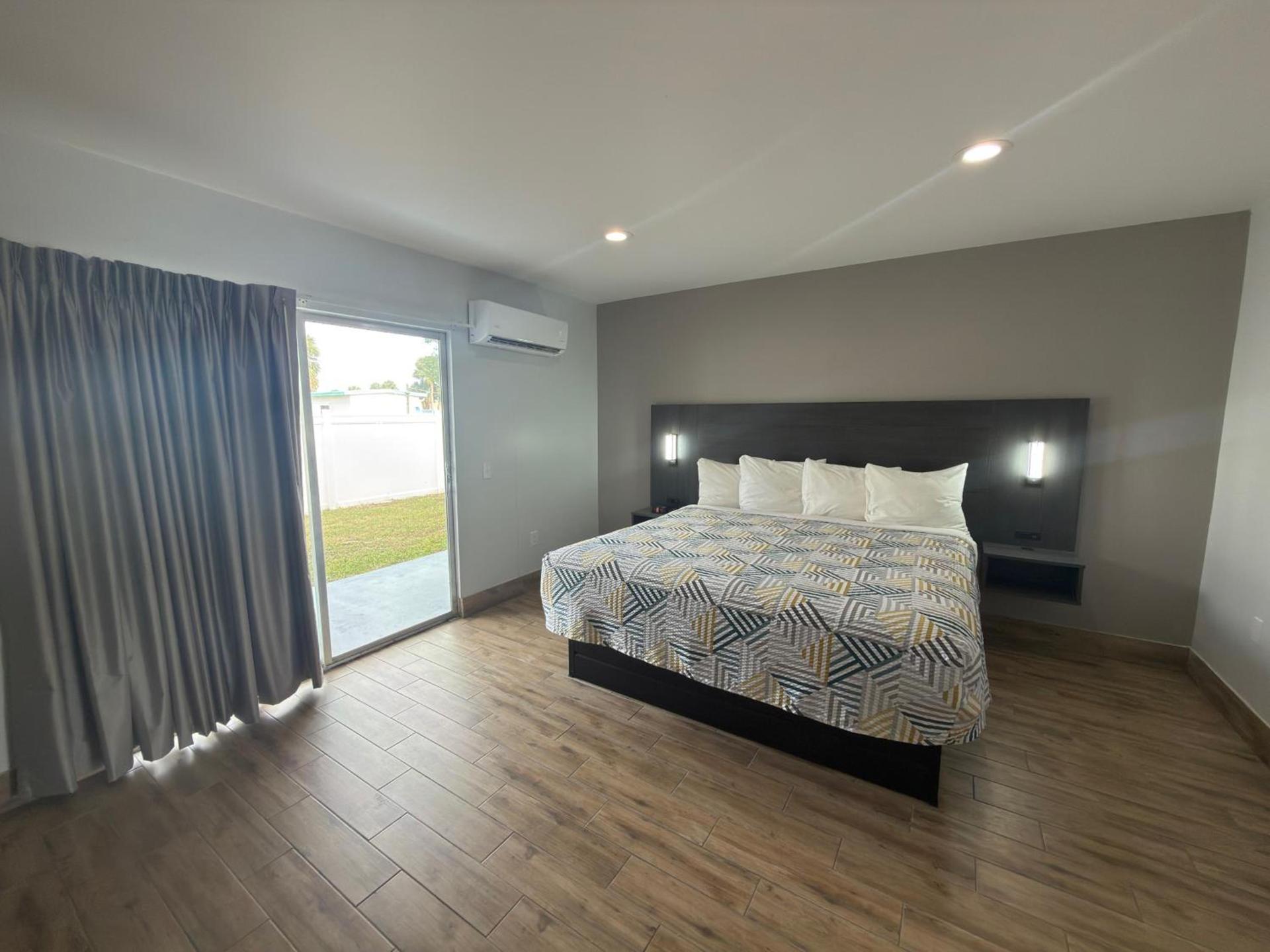 Englewood Inn & Suites photo 3